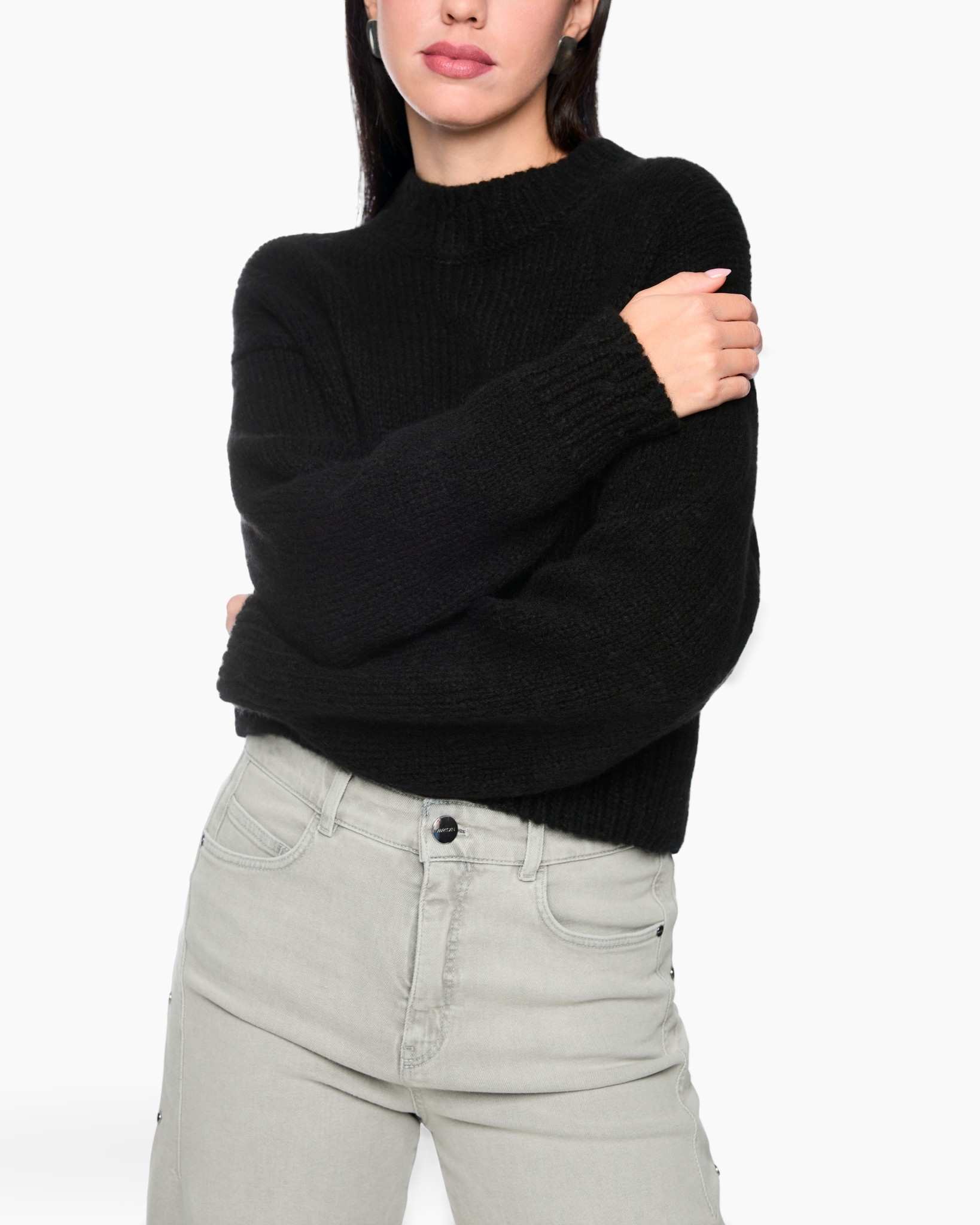 black sweater, knit sweater, crew neck, long sleeves, soft fabric
