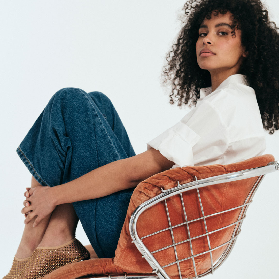 jeans, denim, white shirt, armchair, sling chair