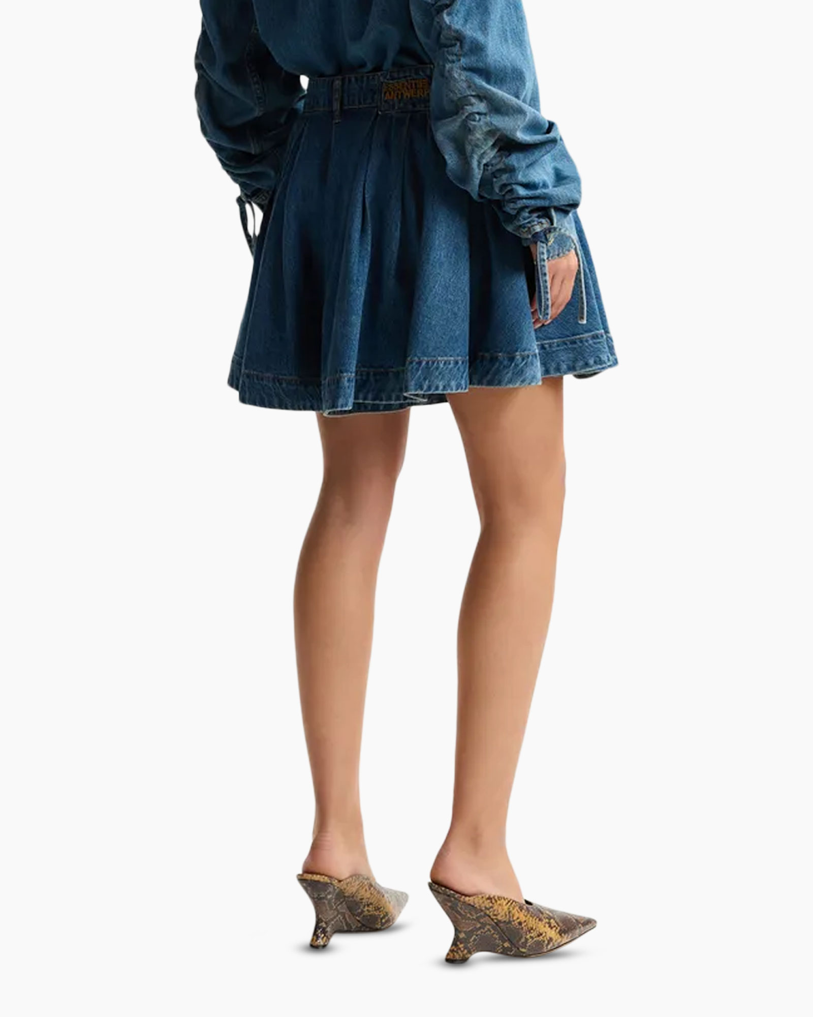 denim skirt, pleated skirt, high-waisted, jean fabric, pygm?