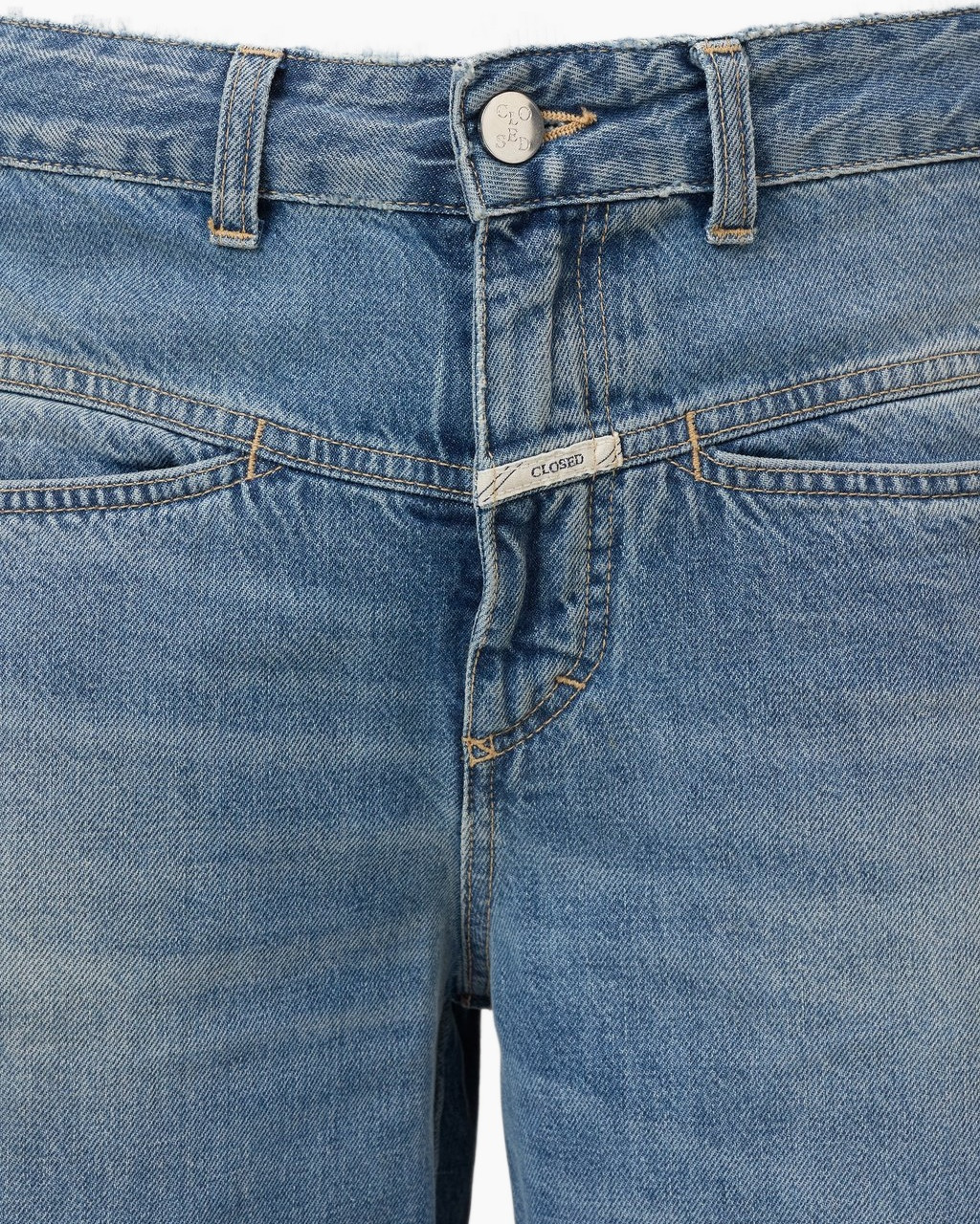 jeans, denim, fly zipper, buttoned, closed tag