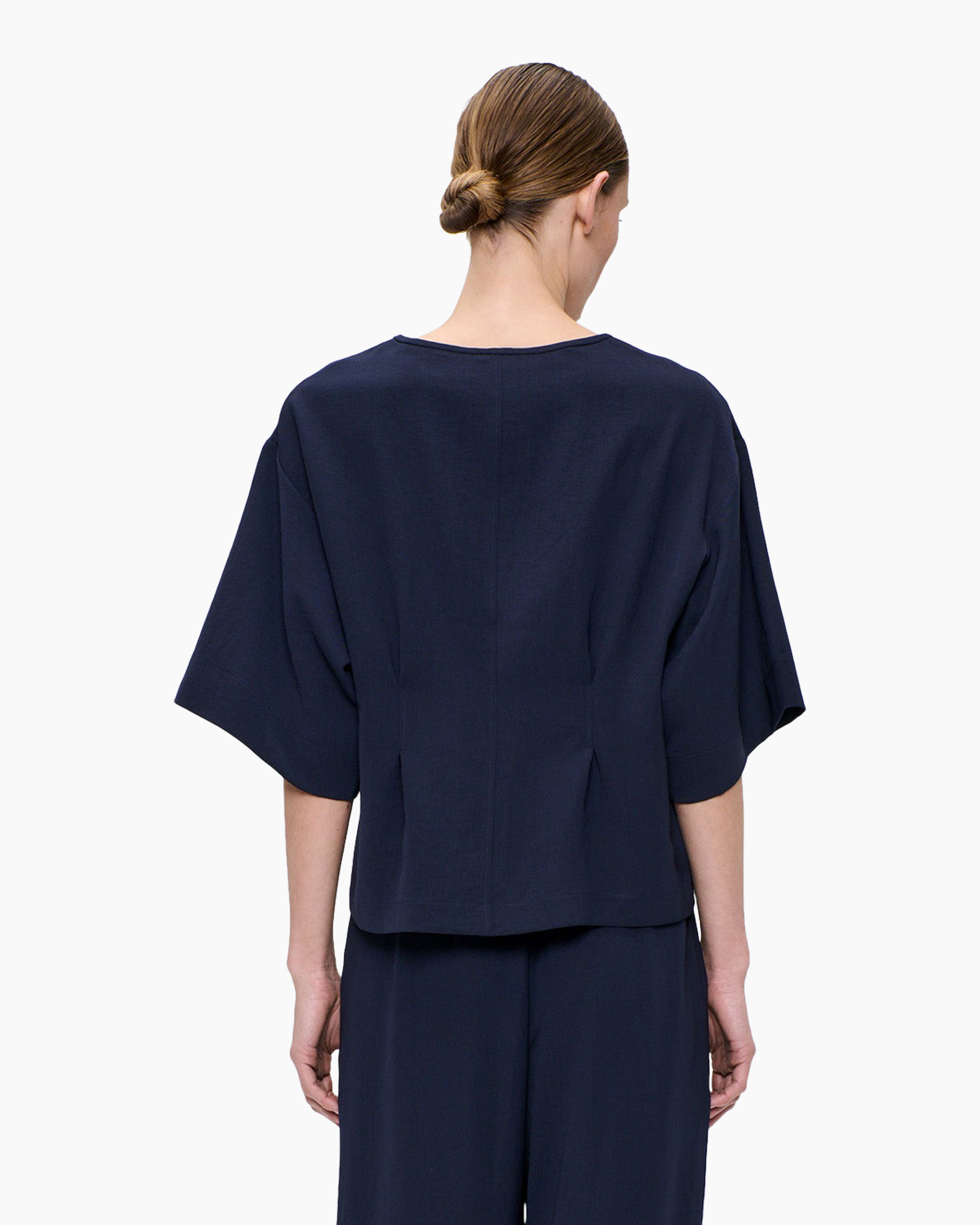 navy top, batwing sleeves, linen look, loose fit, back view