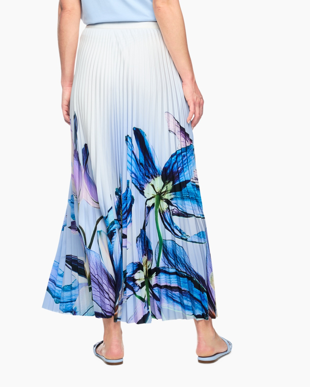 Skirt, Adult, Female, Person, Woman