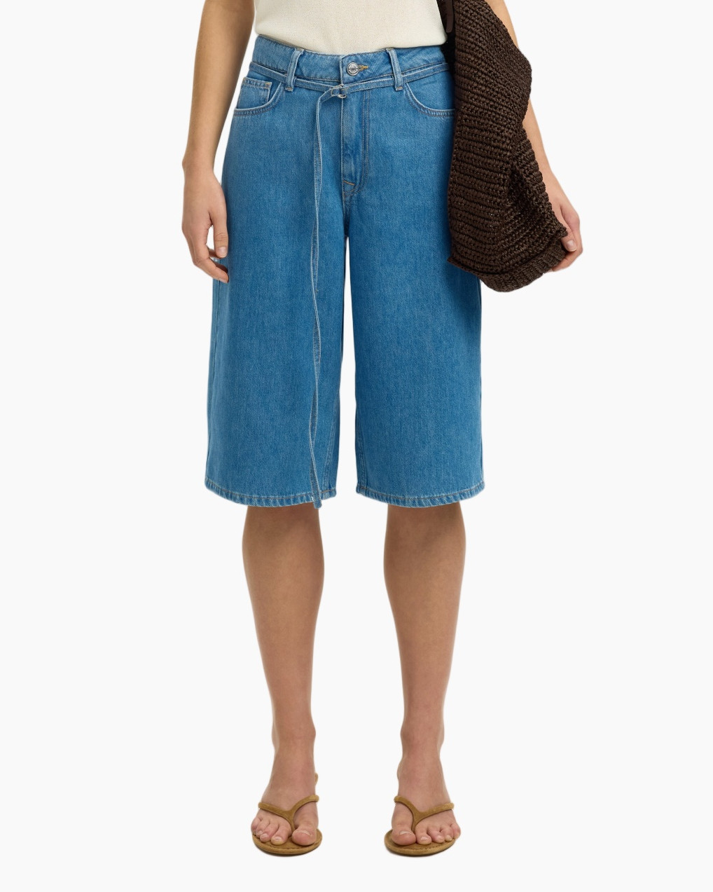 denim shorts, mid-length, blue, belted, sandals