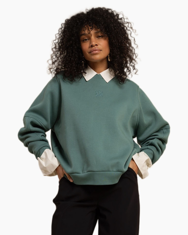 Knitwear, Sweater, Sweatshirt, Person, Face