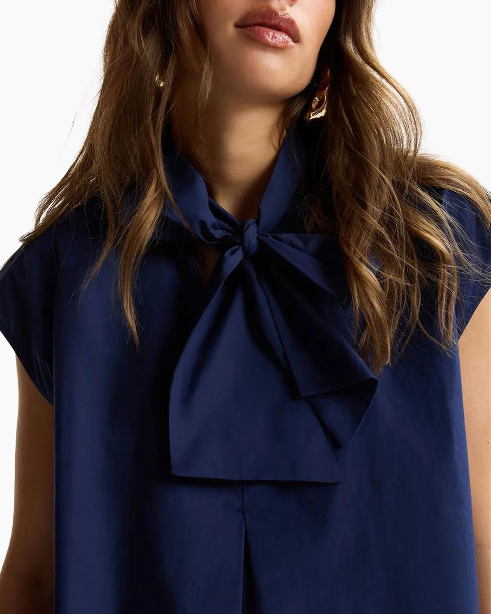 navy, blouse, tie-neck, sleeveless, linen? fabric
