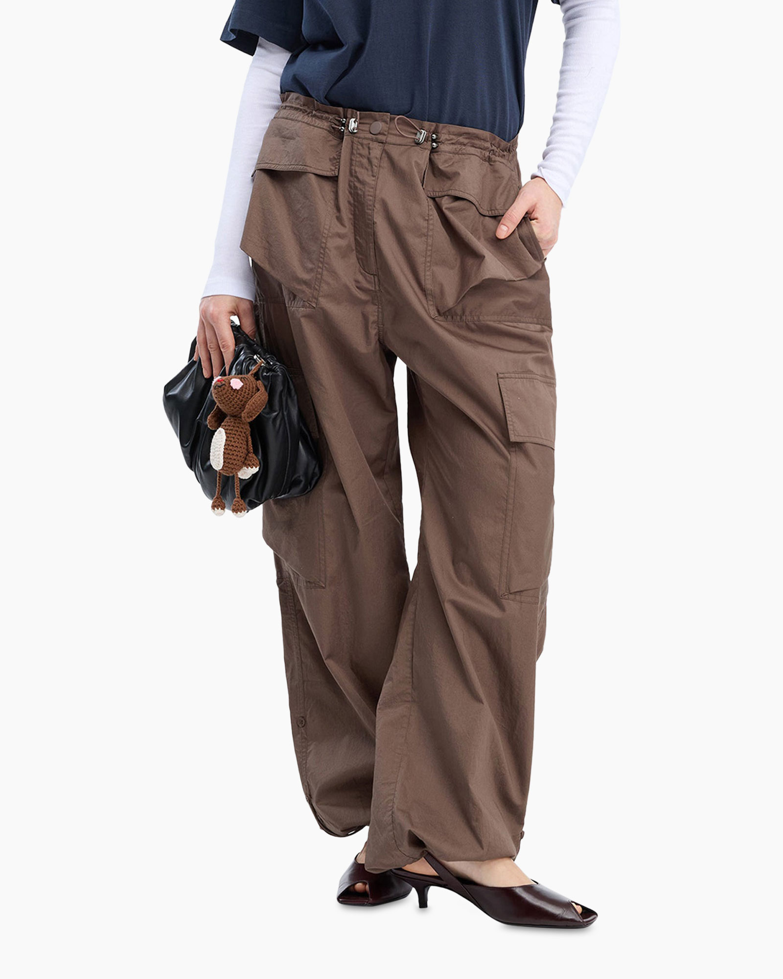 cargo pants, baggy pants, brown, cargo pockets, loose fit