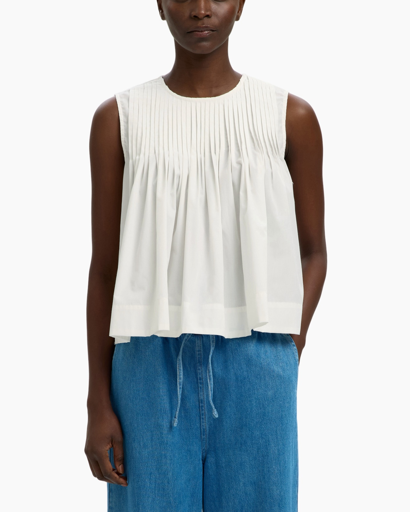 top, pleated, sleeveless, white, blouse