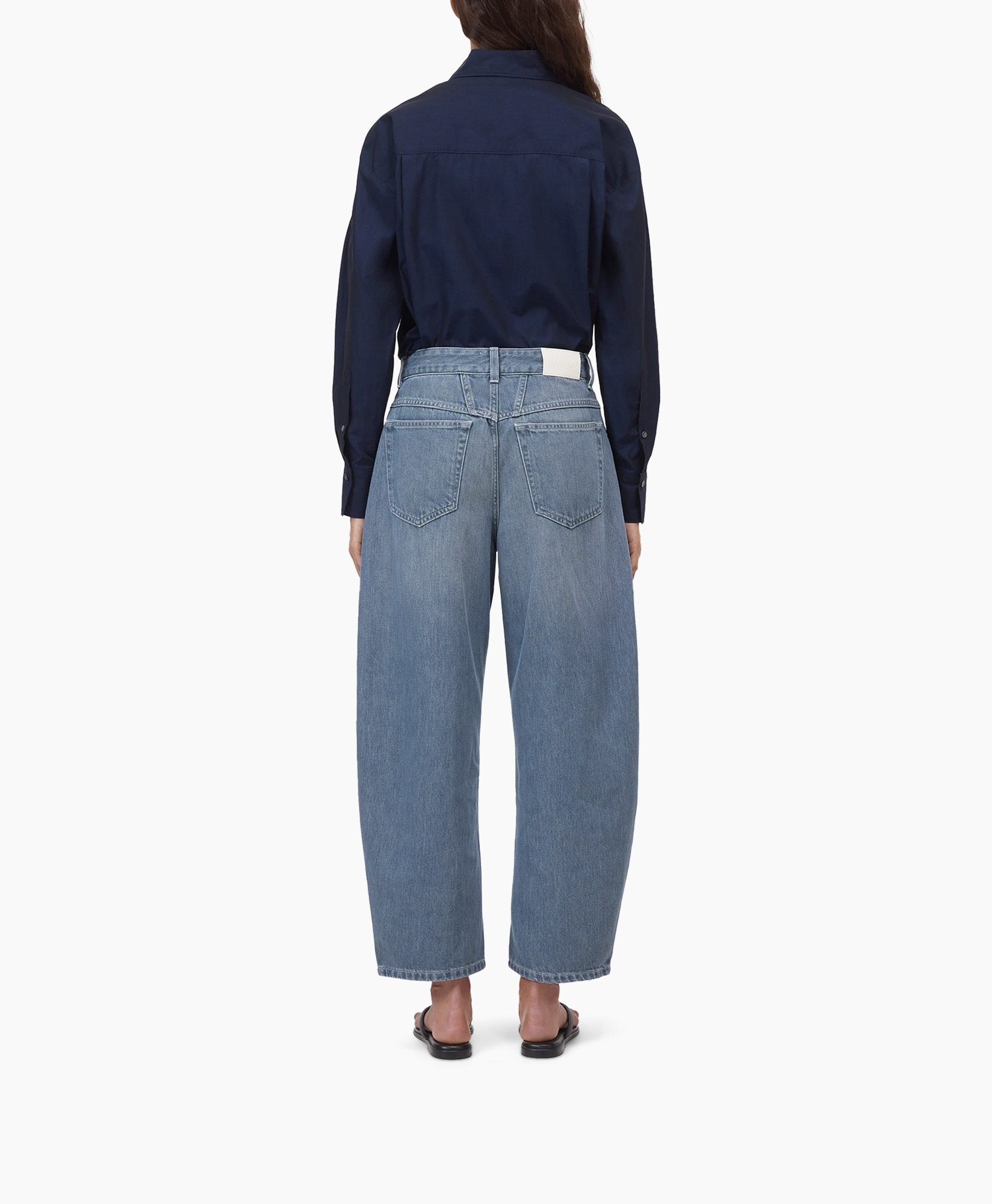 button-down, navy shirt, long sleeves, jeans, flip flops