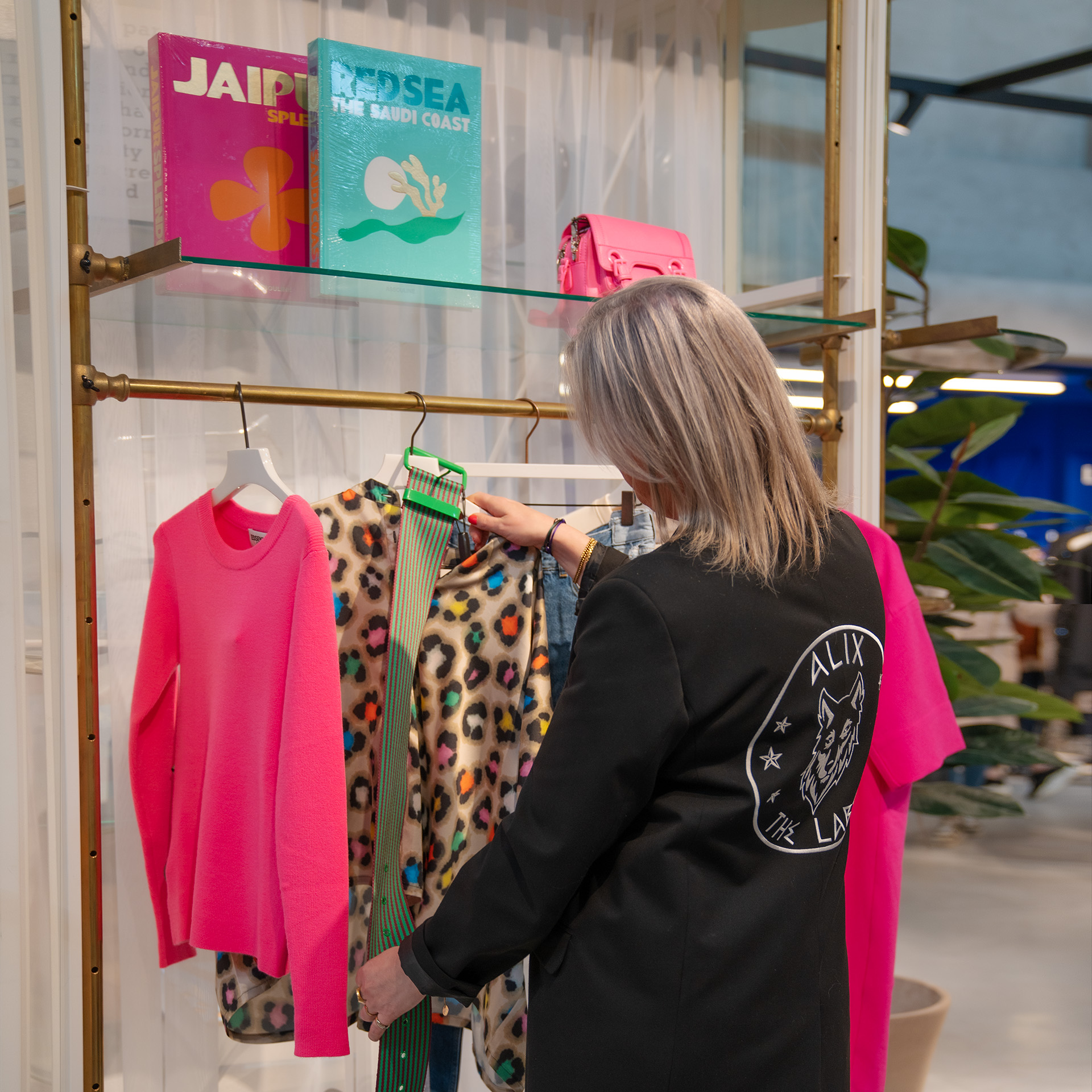 verkoper in de winkel