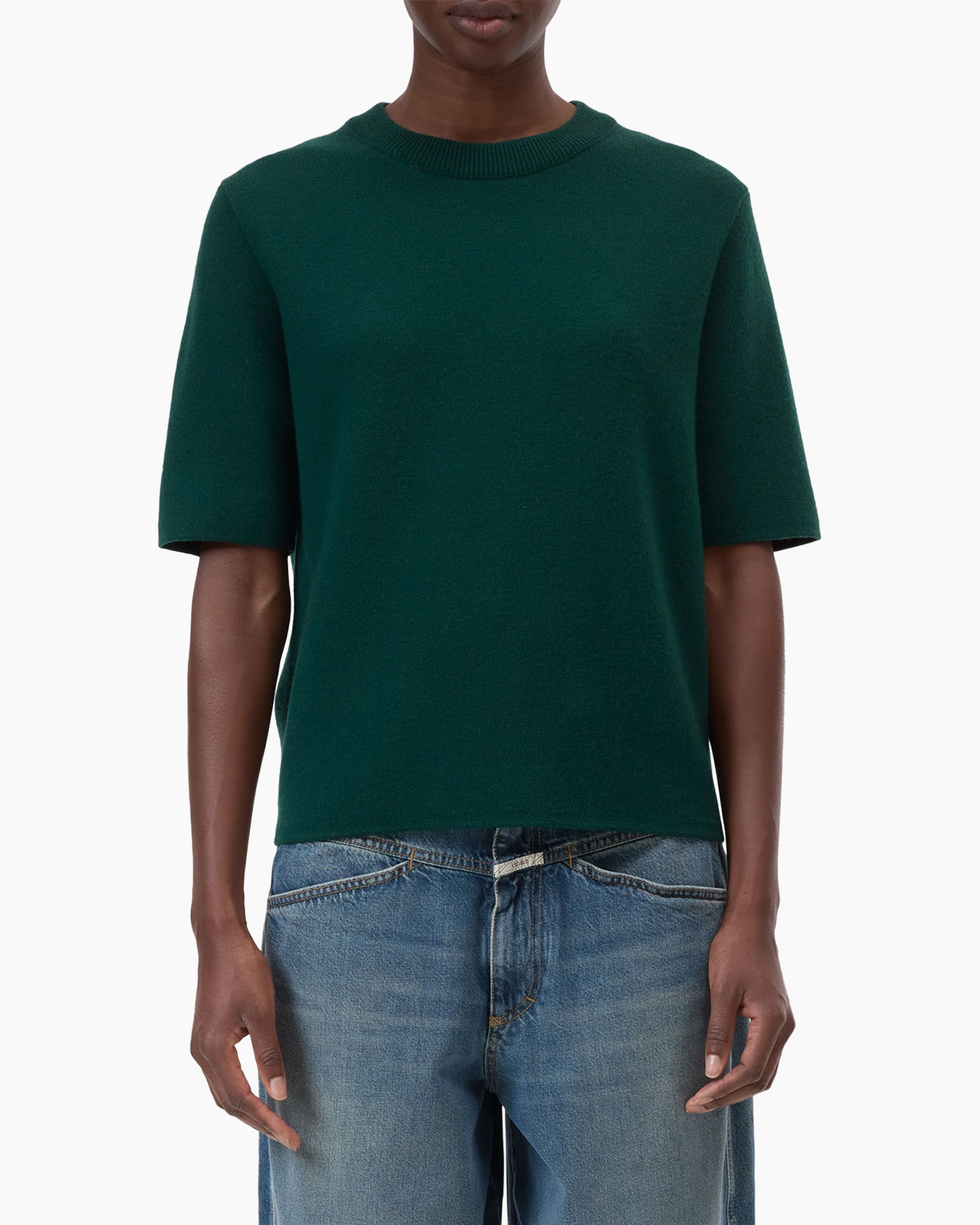Clothing, T-Shirt, Jeans, Sleeve, Person