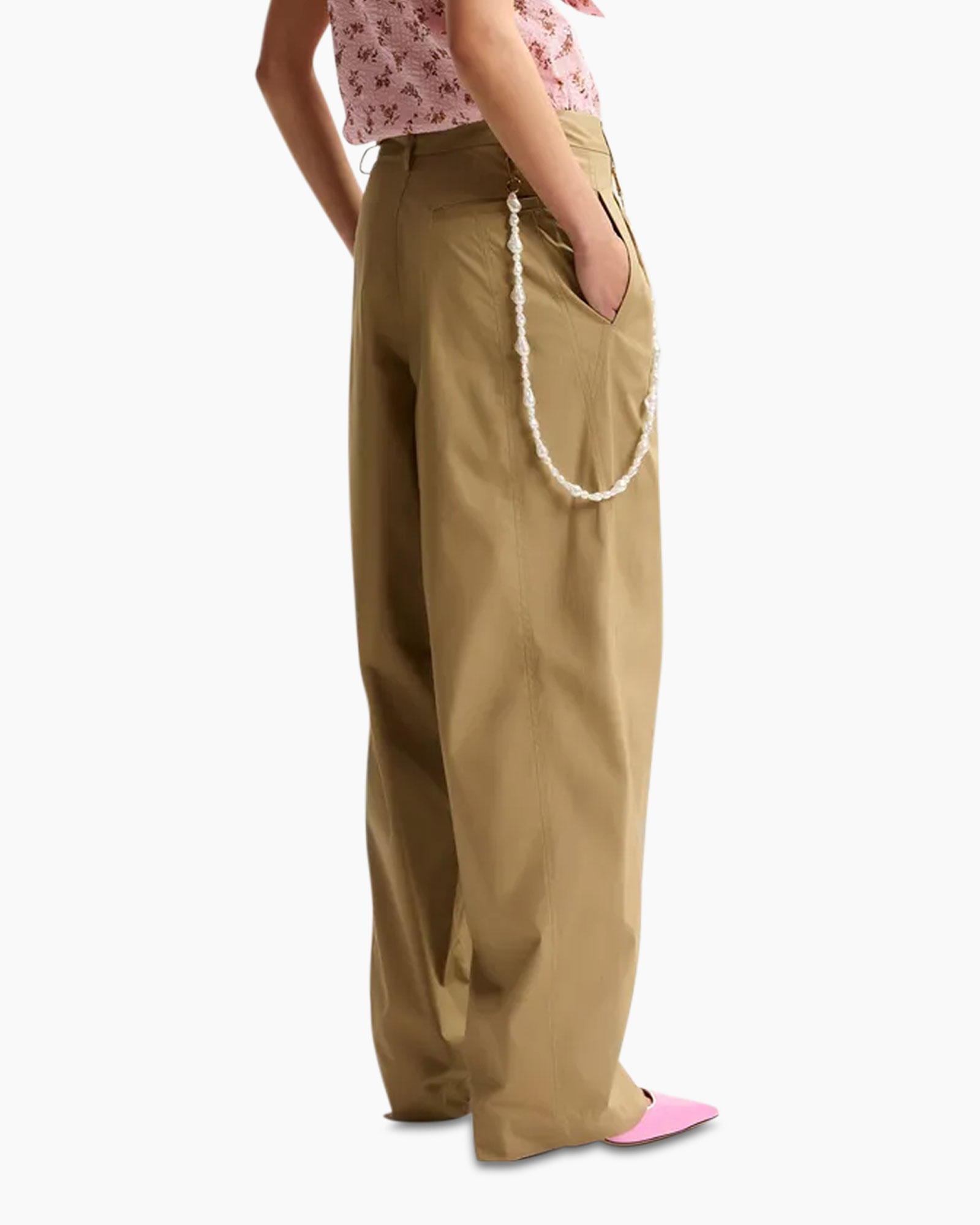 wide-leg pants, khaki pants,  pleated, front pockets, bolo chain accessory