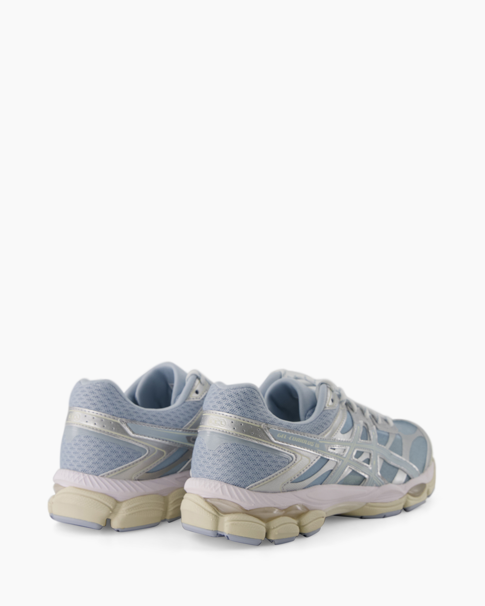 running shoes, athletic sneakers, mesh upper, light blue, gel cushion