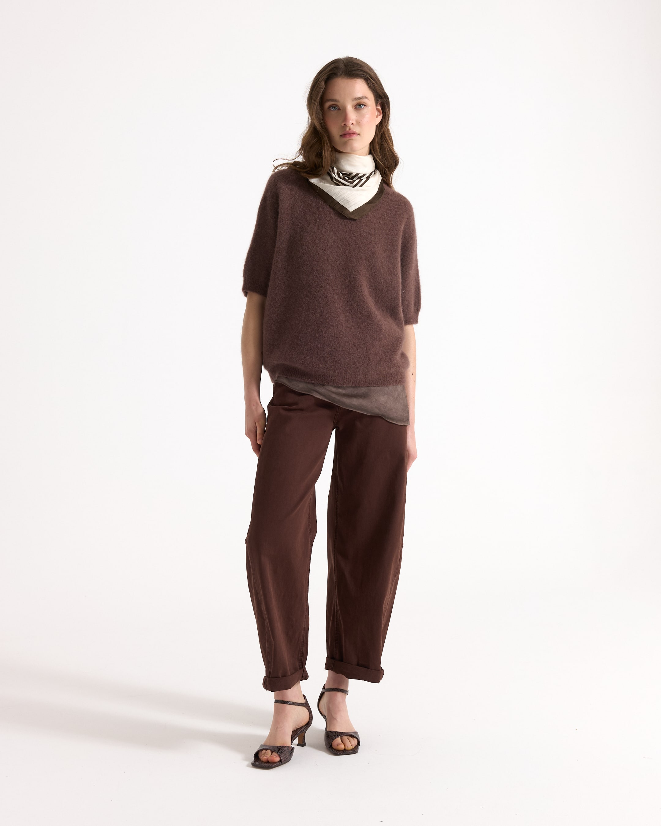 v-neck sweater, short sleeves, knit top, brown color, layered scarf?, knit sweater, v-neck, short sleeves, brown, tapered pants