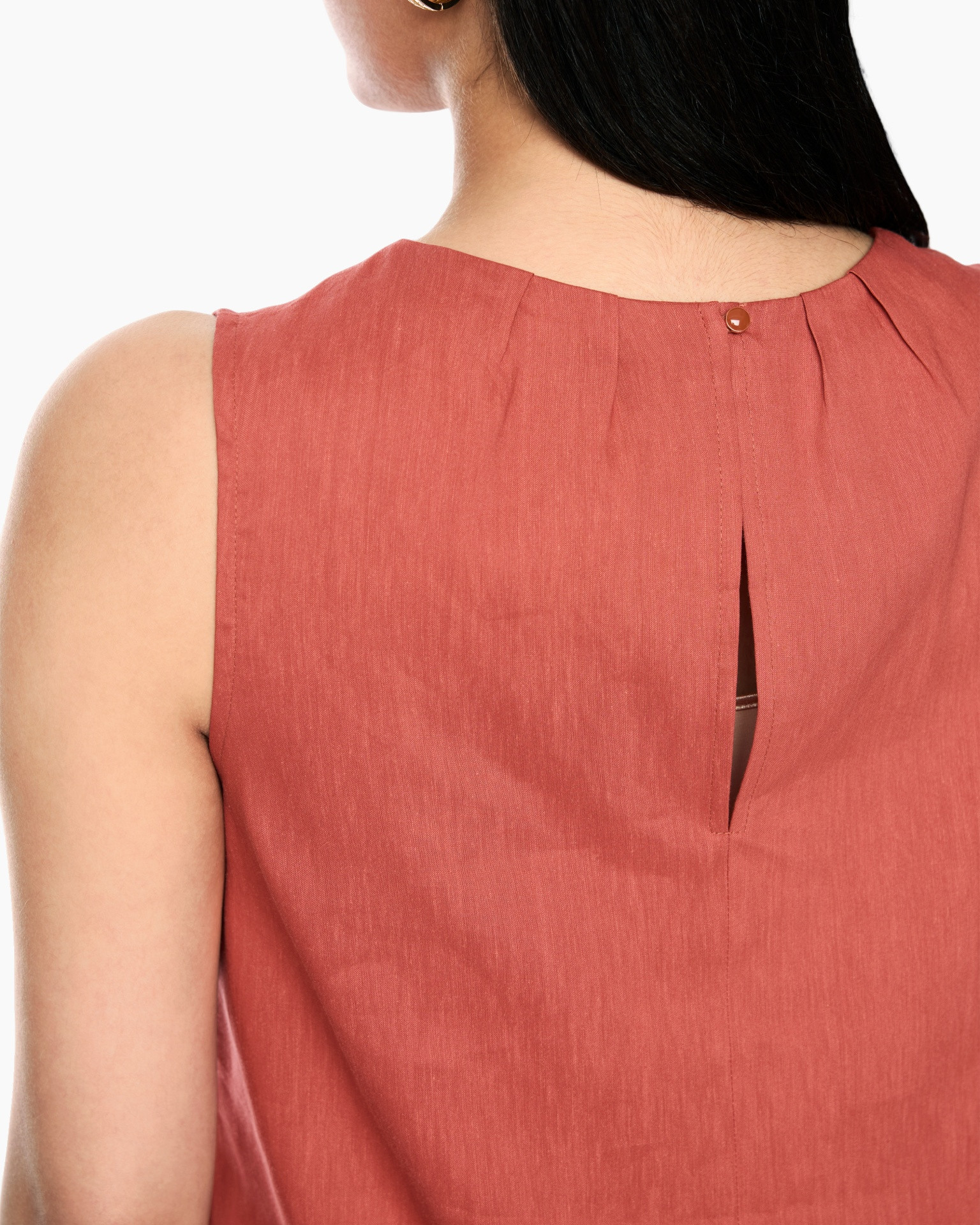 sleeveless top, red/brick color, back keyhole, buttons, placket seam