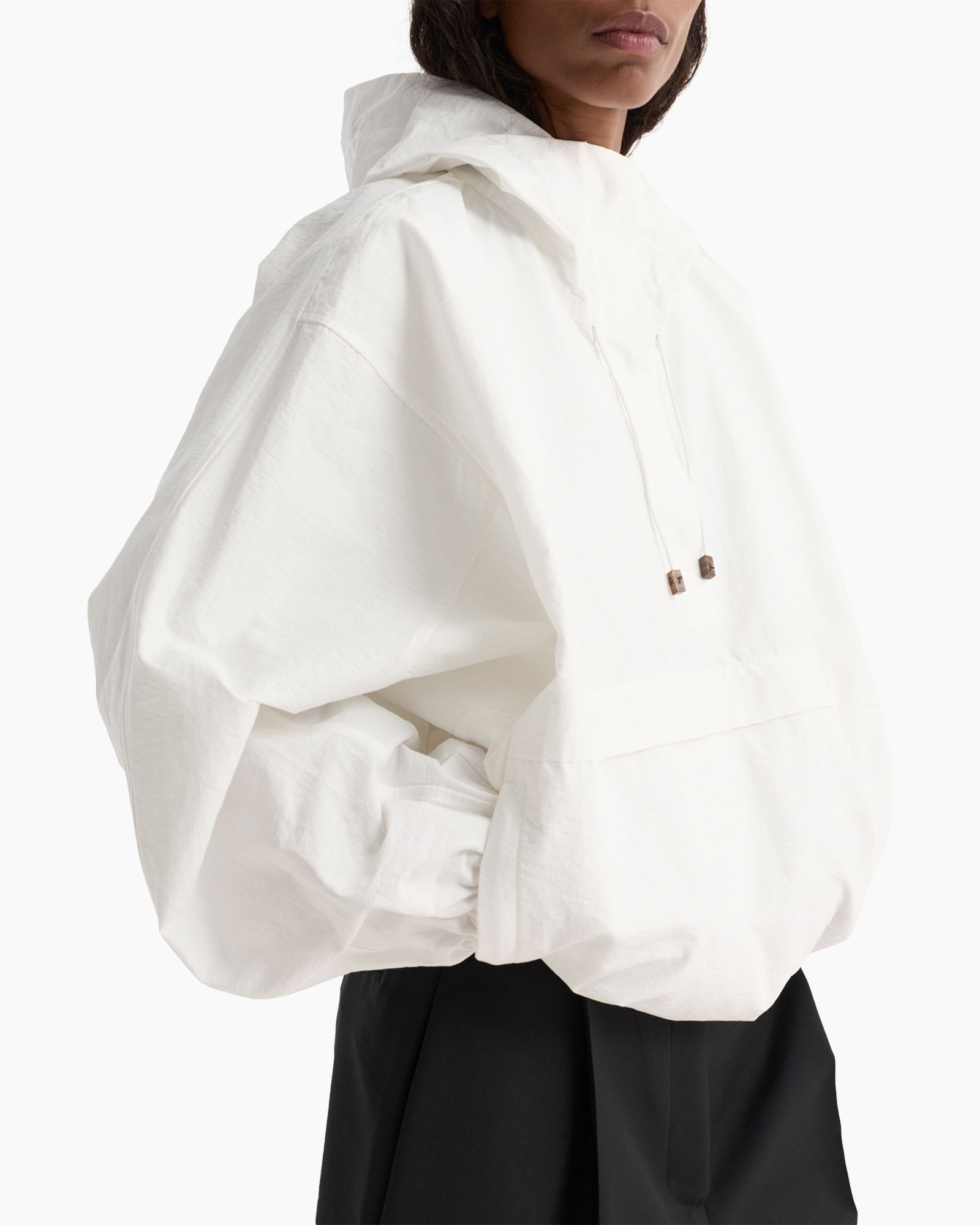 white hoodie, hooded sweatshirt, pilot notch?, oversized fit, drawstring