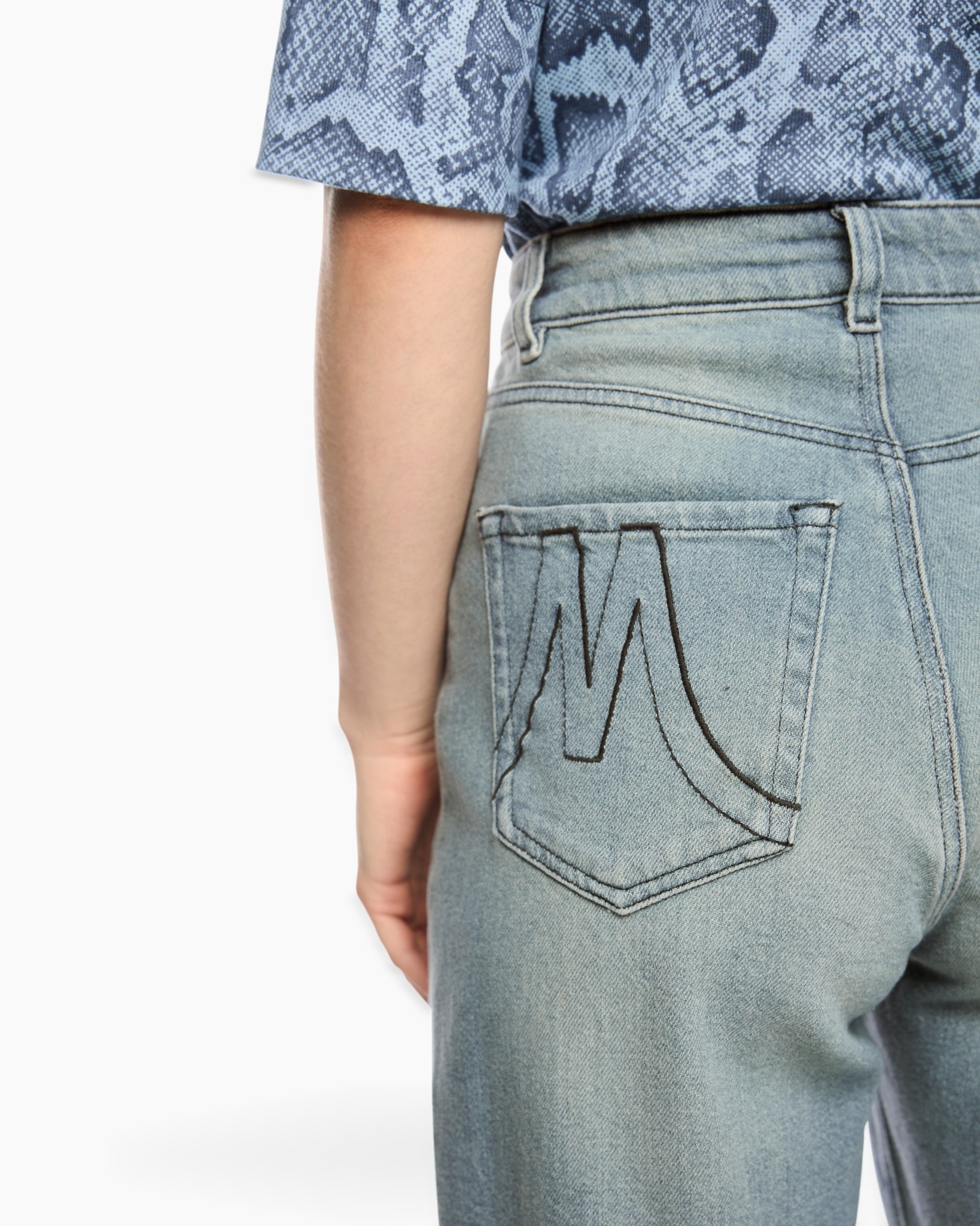 jeans, back pocket, light wash, denim,  stitched pocket, jeans, denim, back pocket, light wash, snakeskin top