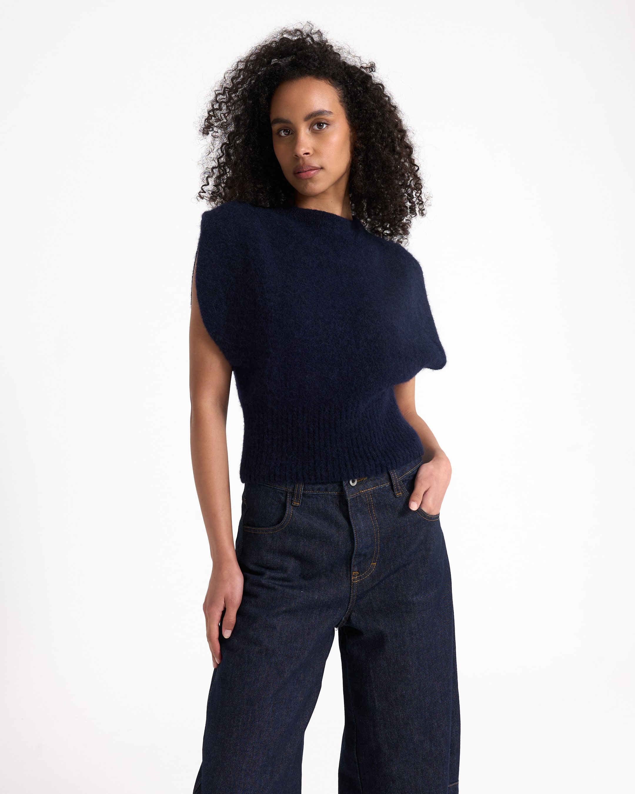 knit top, sleeveless, navy blue, cropped sweater, dark wash jeans