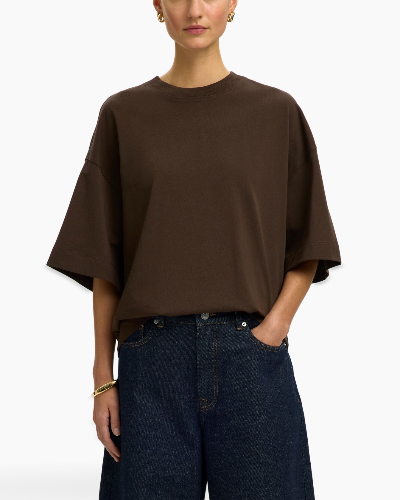 t-shirt, brown, oversized, short sleeves, crew neck
