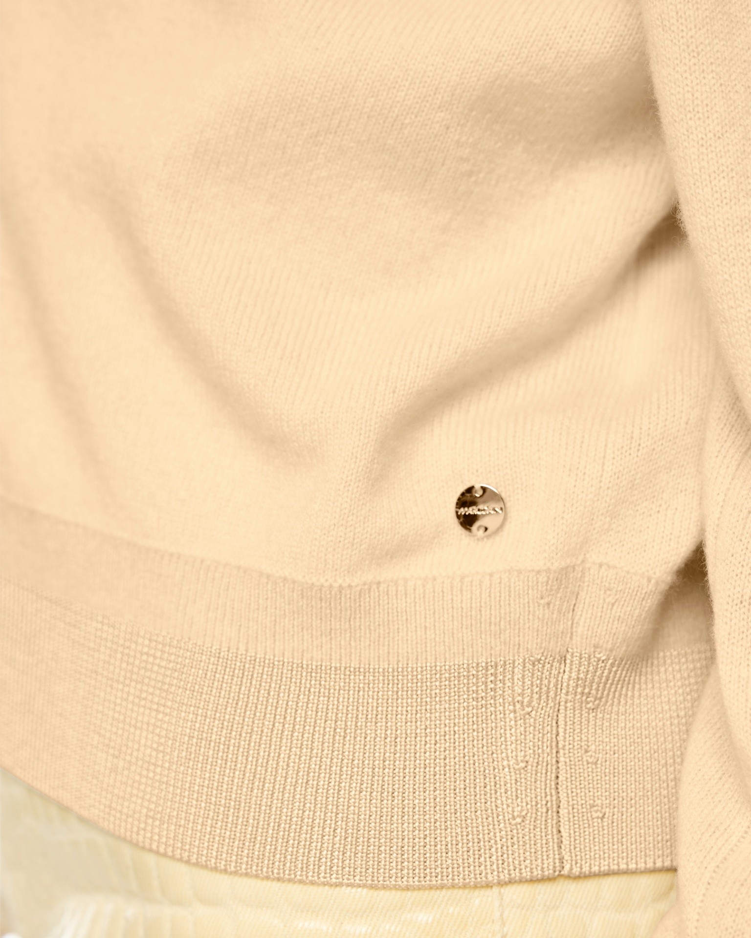 beige sweater, knit fabric, ribbed hem, metal logo, monochrome