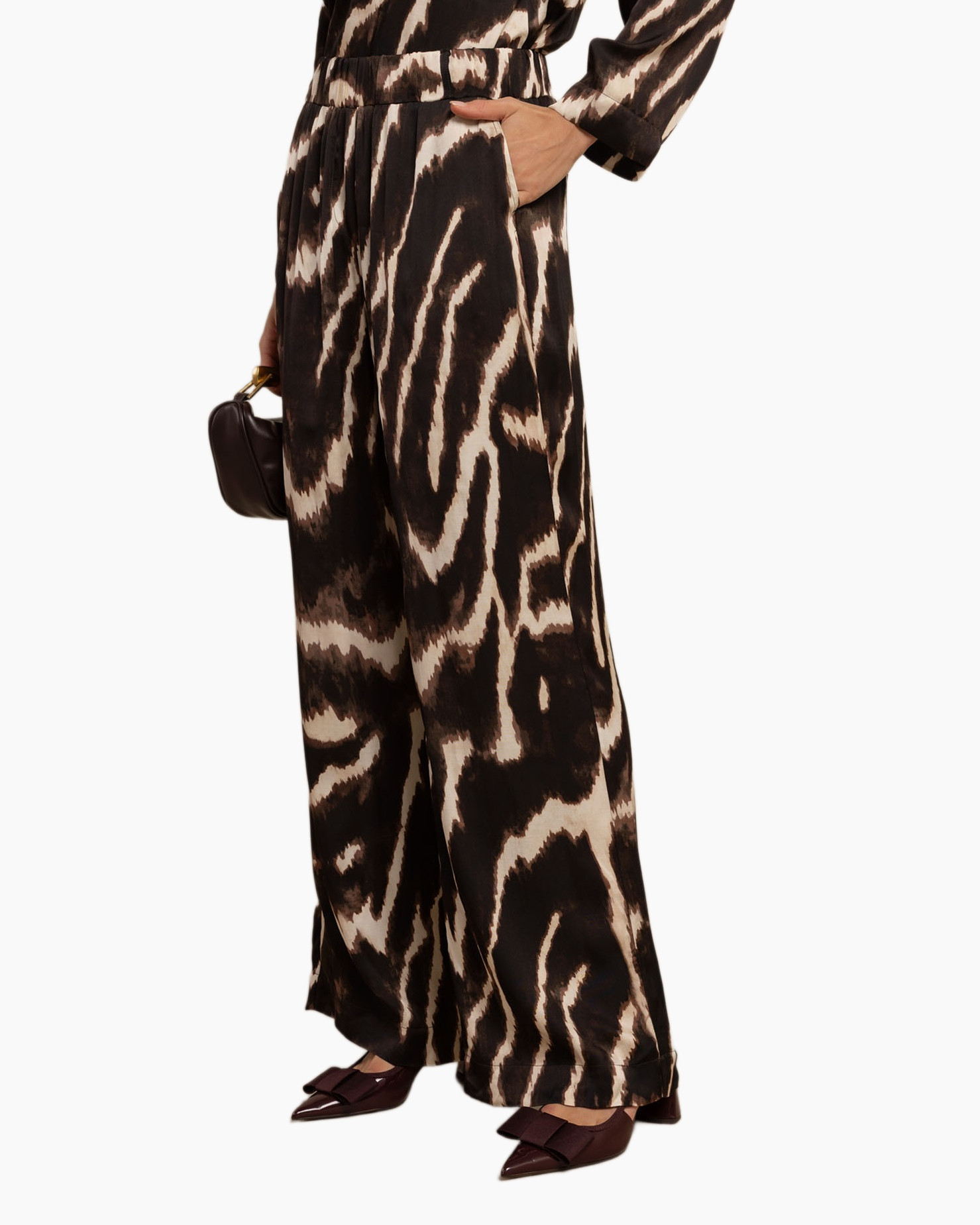 Pants, Person, Formal Wear, Suit, Handbag