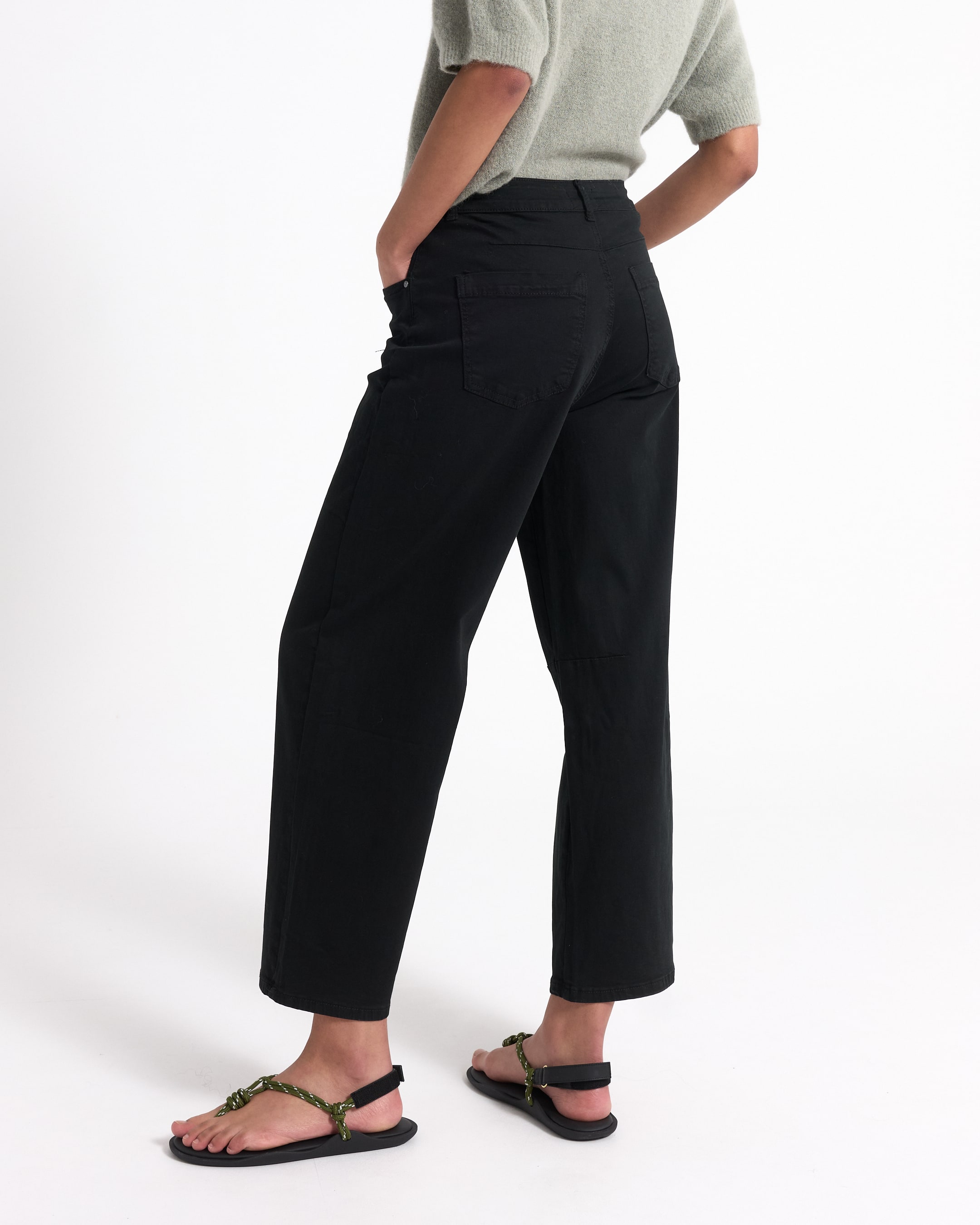 black pants, wide-leg, back pockets, ankle length, sandals