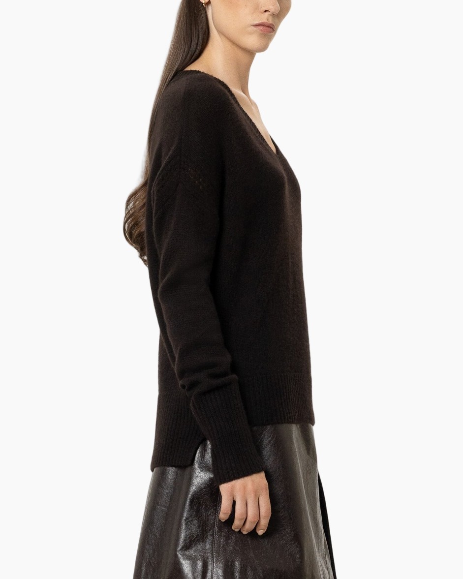 black sweater, v-neck, knitwear, long sleeves, solid color