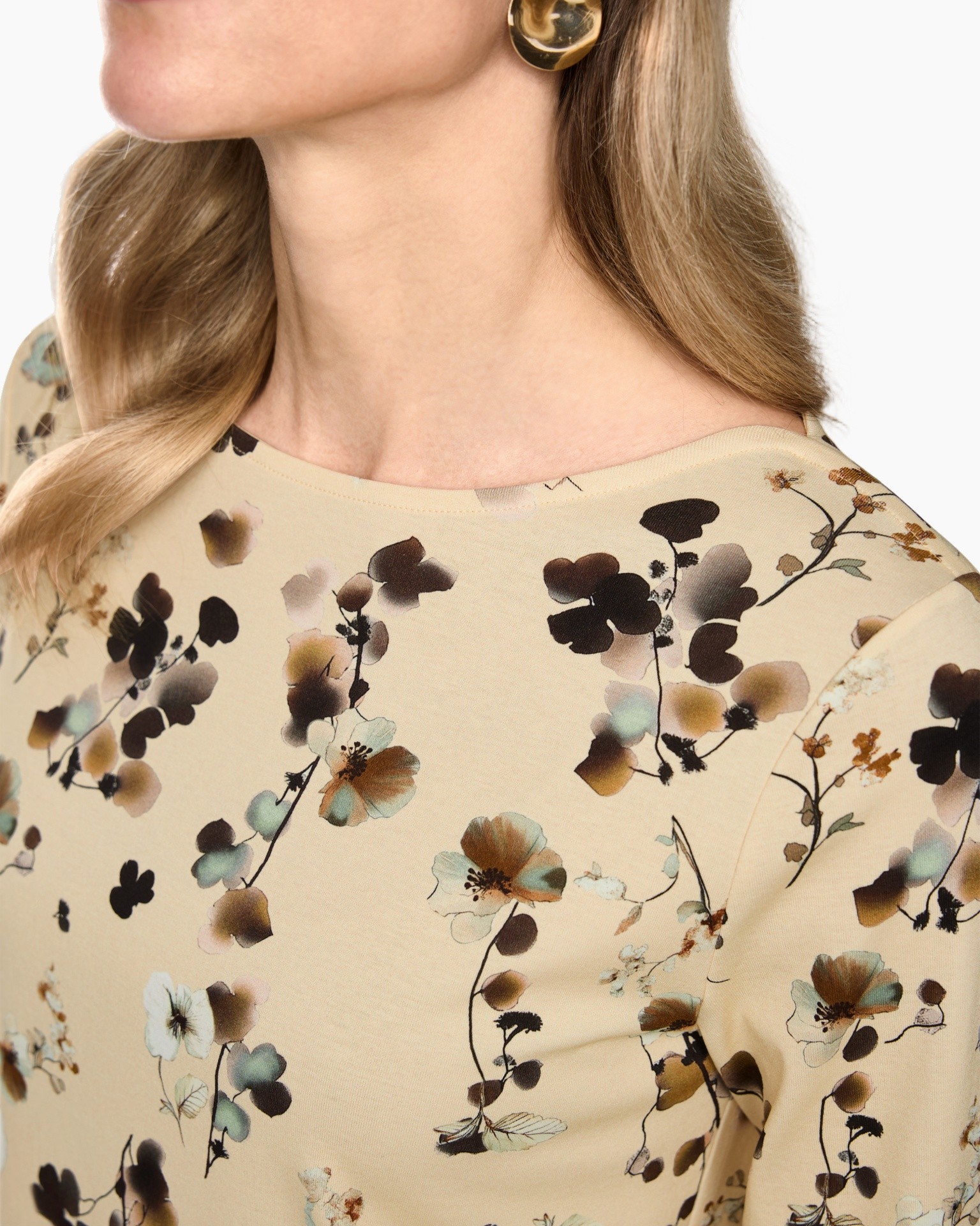 beige top, floral print, round neck, long sleeve, soft fabric