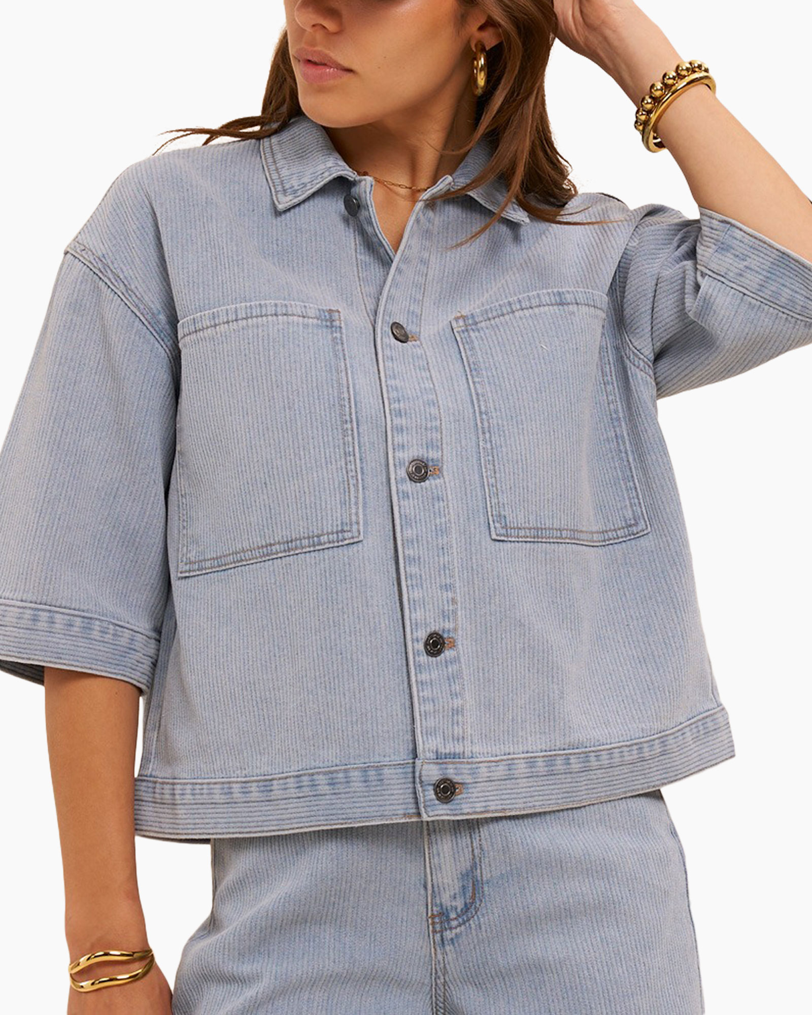 denim jacket, light blue, pocket front, button placket, cropped, overSized