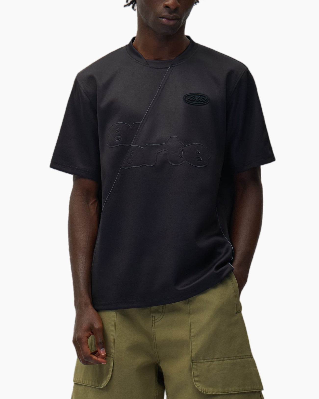 t-shirt, short sleeves, black, logo embroidery, overlay design