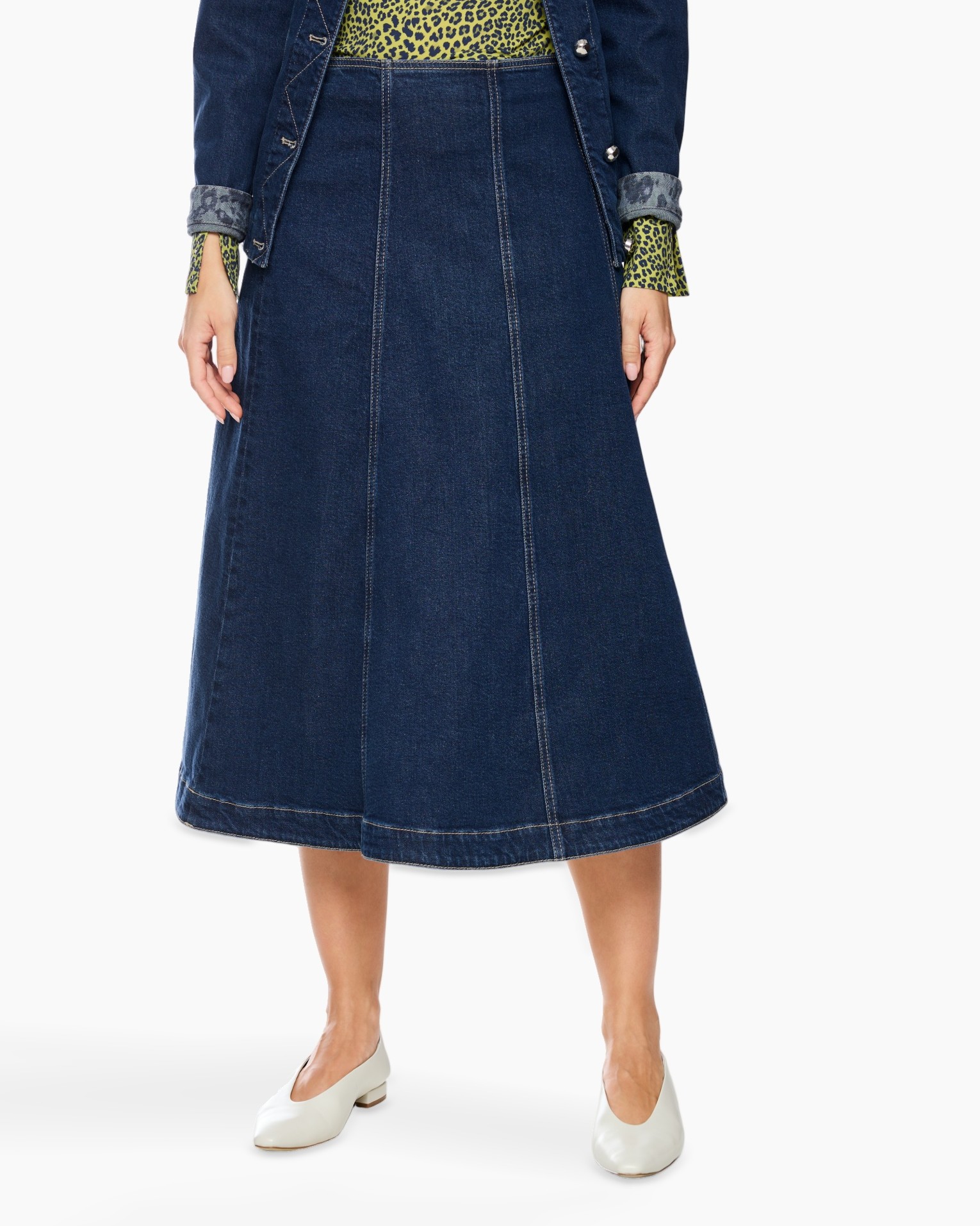 denim skirt, A-line, mid-length, jeans fabric, plain, no pattern, solid blue
