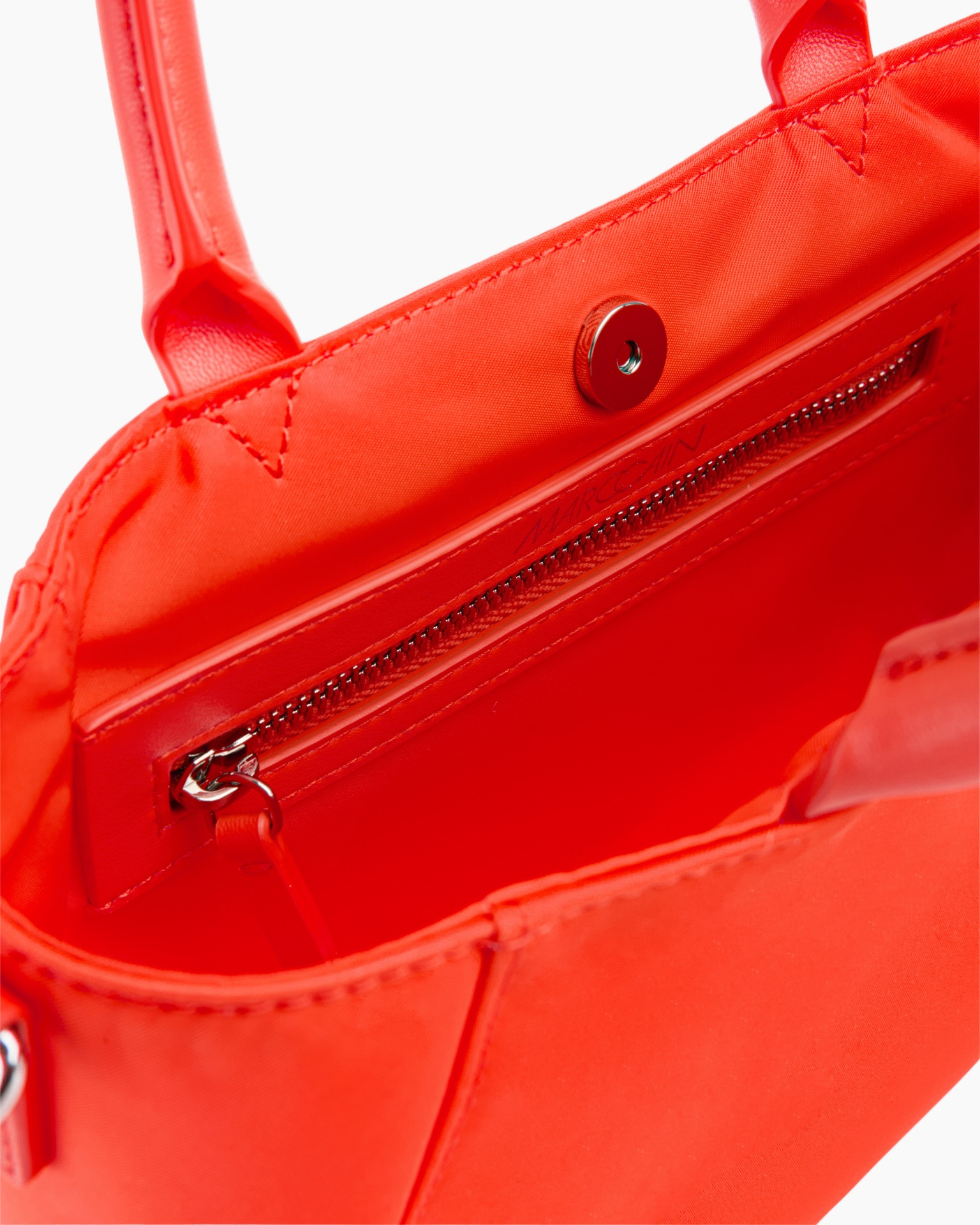 red, handbag, zipper, top-stitching, snapped-closure