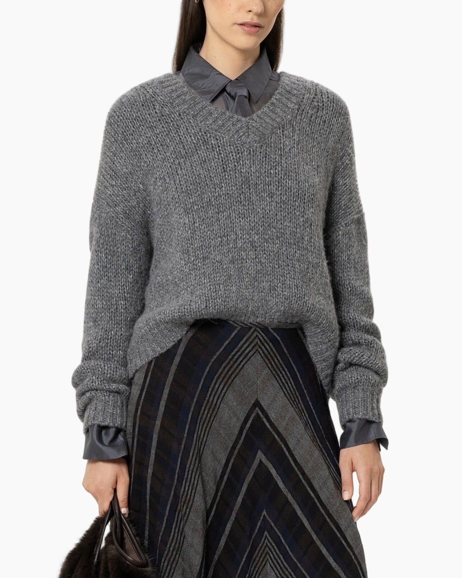 knit sweater, gray, pullover, round neck, long sleeves