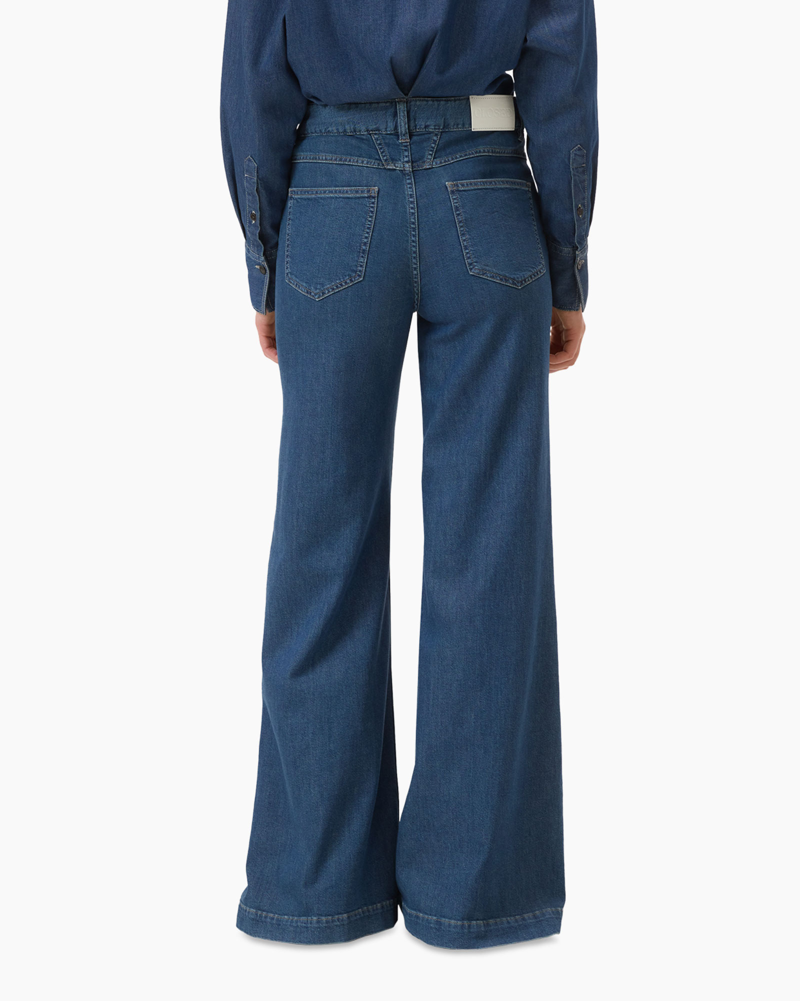 jeans, denim, wide_leg, back pockets, blue
