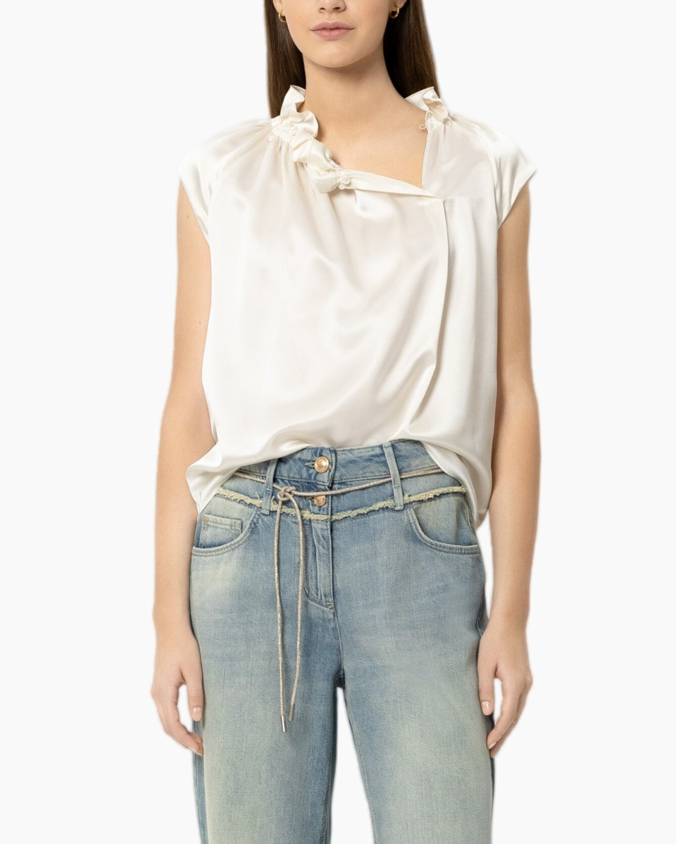 silk top, white blouse, pleated collar, short sleeves, jeans with belt