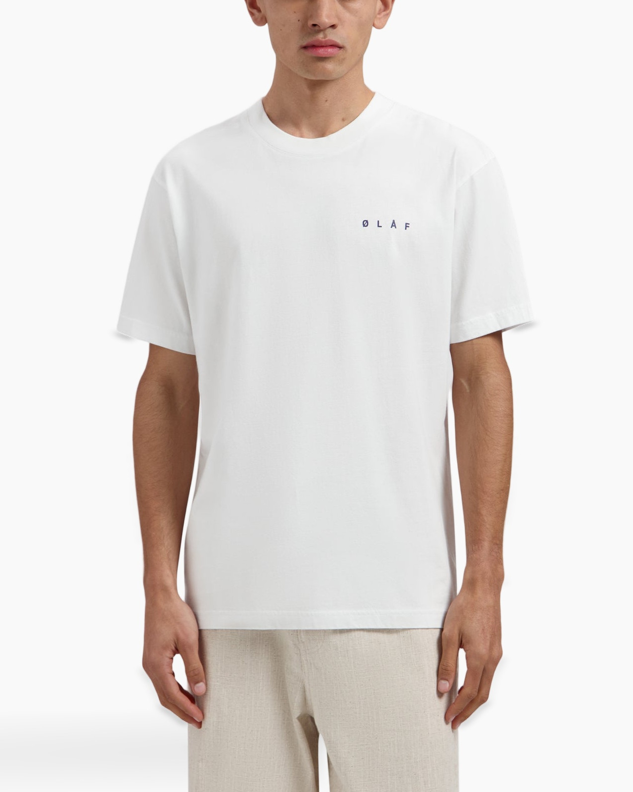 t-shirt, white, short sleeves, round neck, minimal logo