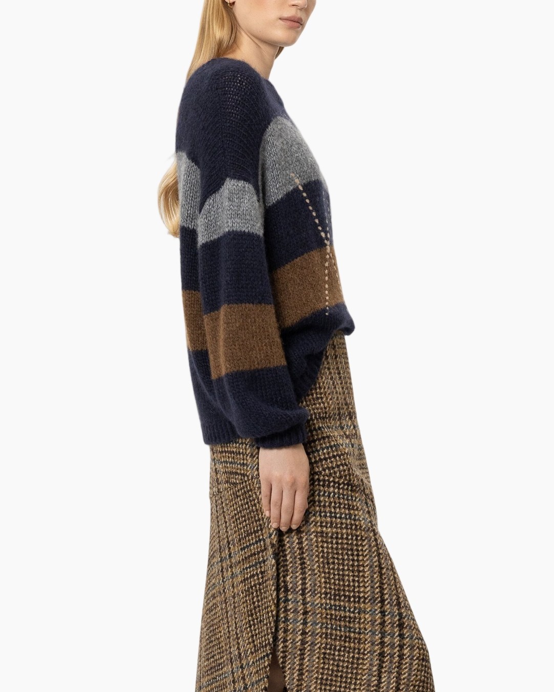 knitted sweater, striped sweater, navy stripes, chunky knit, long sleeve