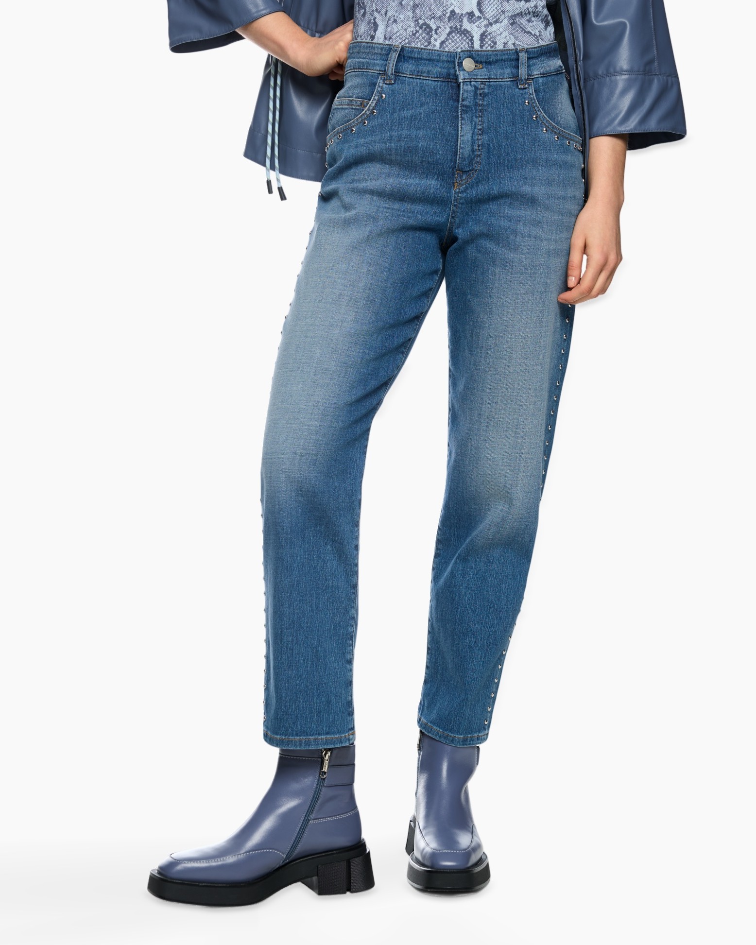 jeans, denim, straight leg, ripped details, ankle boots