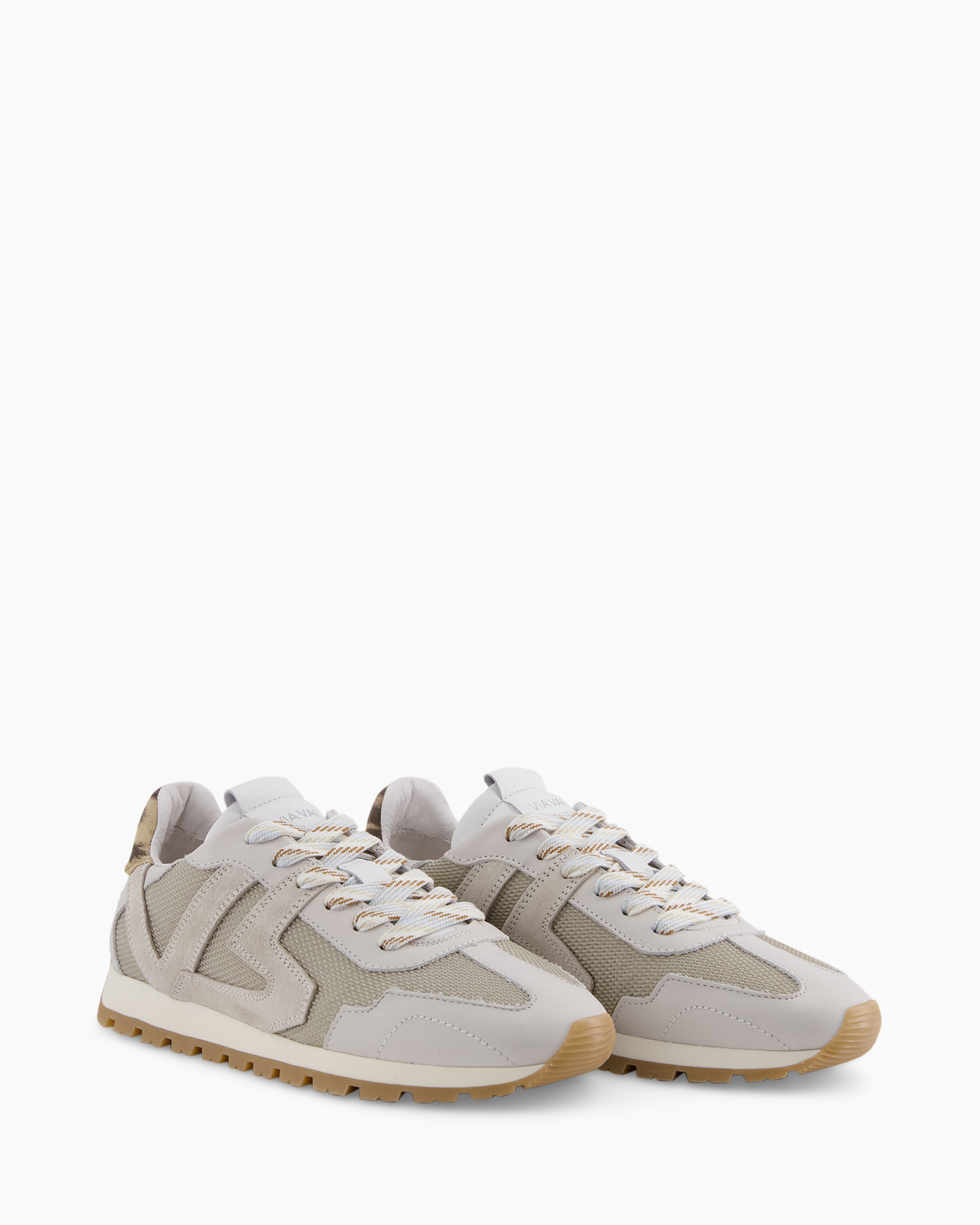 sneakers, beige, mesh, laces, gum-soled