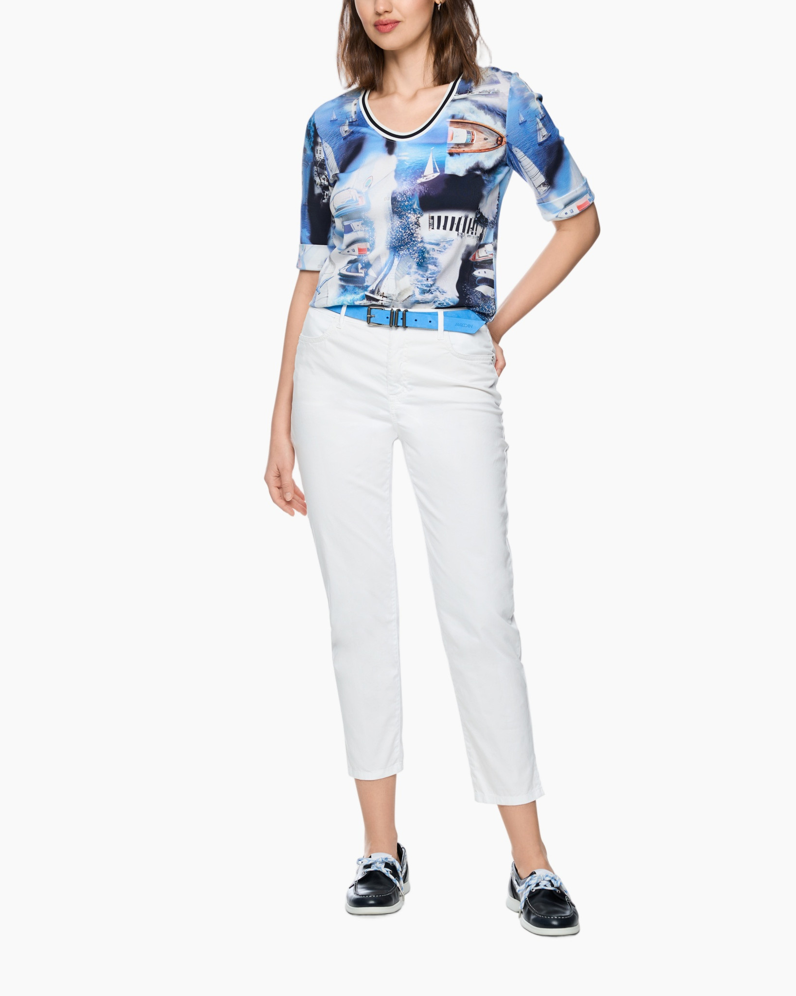 top, graphic, short-sleeve, blue, white-pants