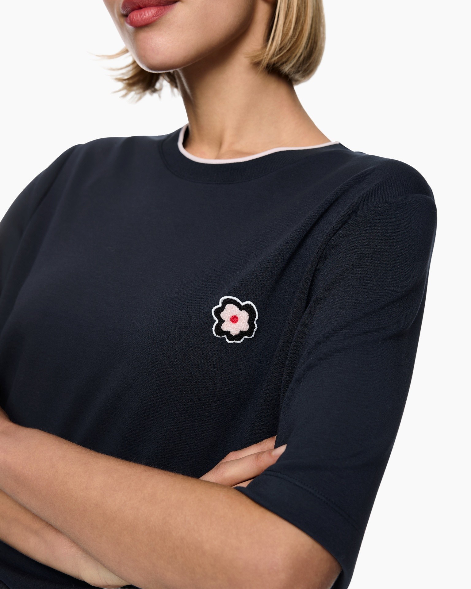 t-shirt, navy, short sleeve, patch, flower logo