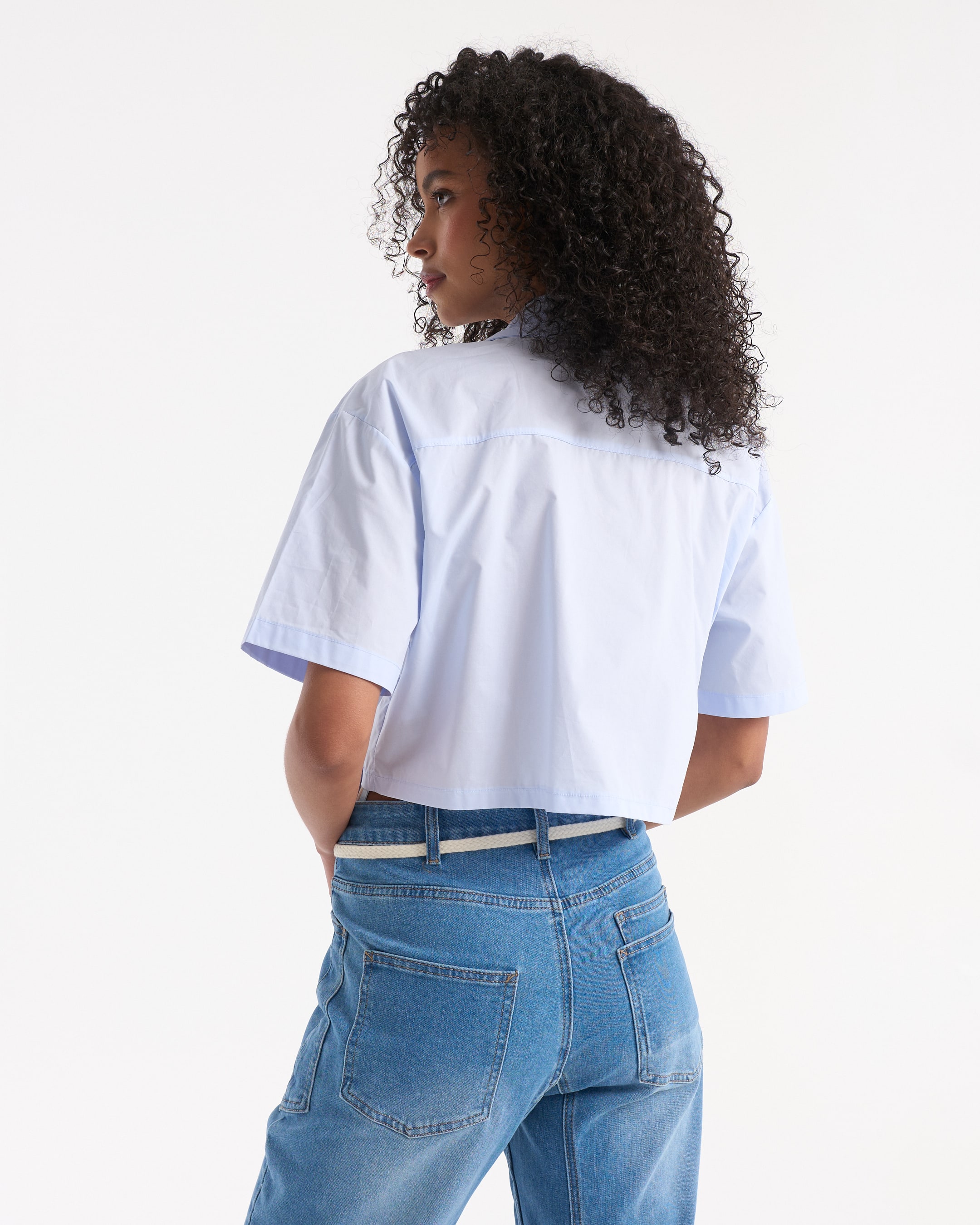 crop top, short sleeve, light blue, denim jeans, back view
