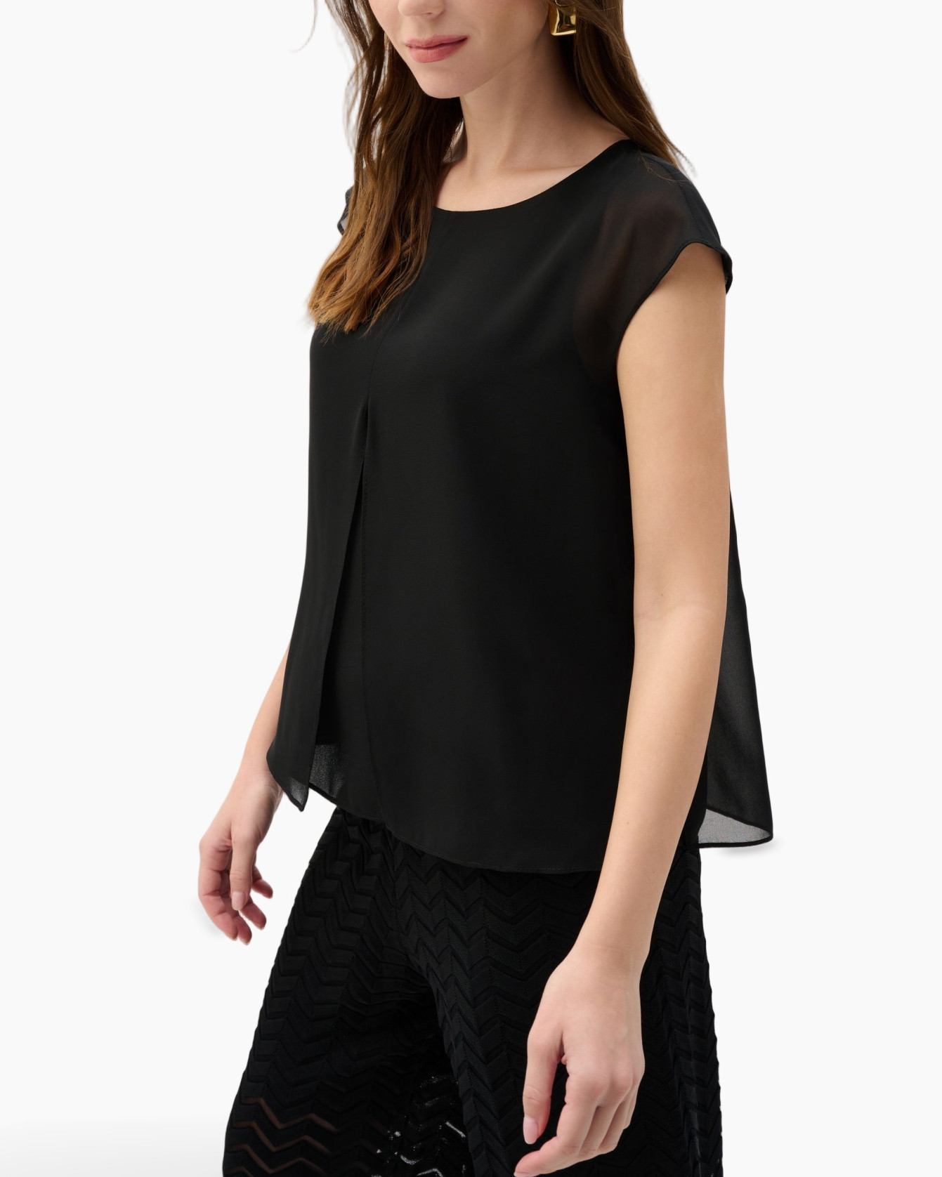 black top, sleeveless, sheer fabric, round neck, fluid blouse
