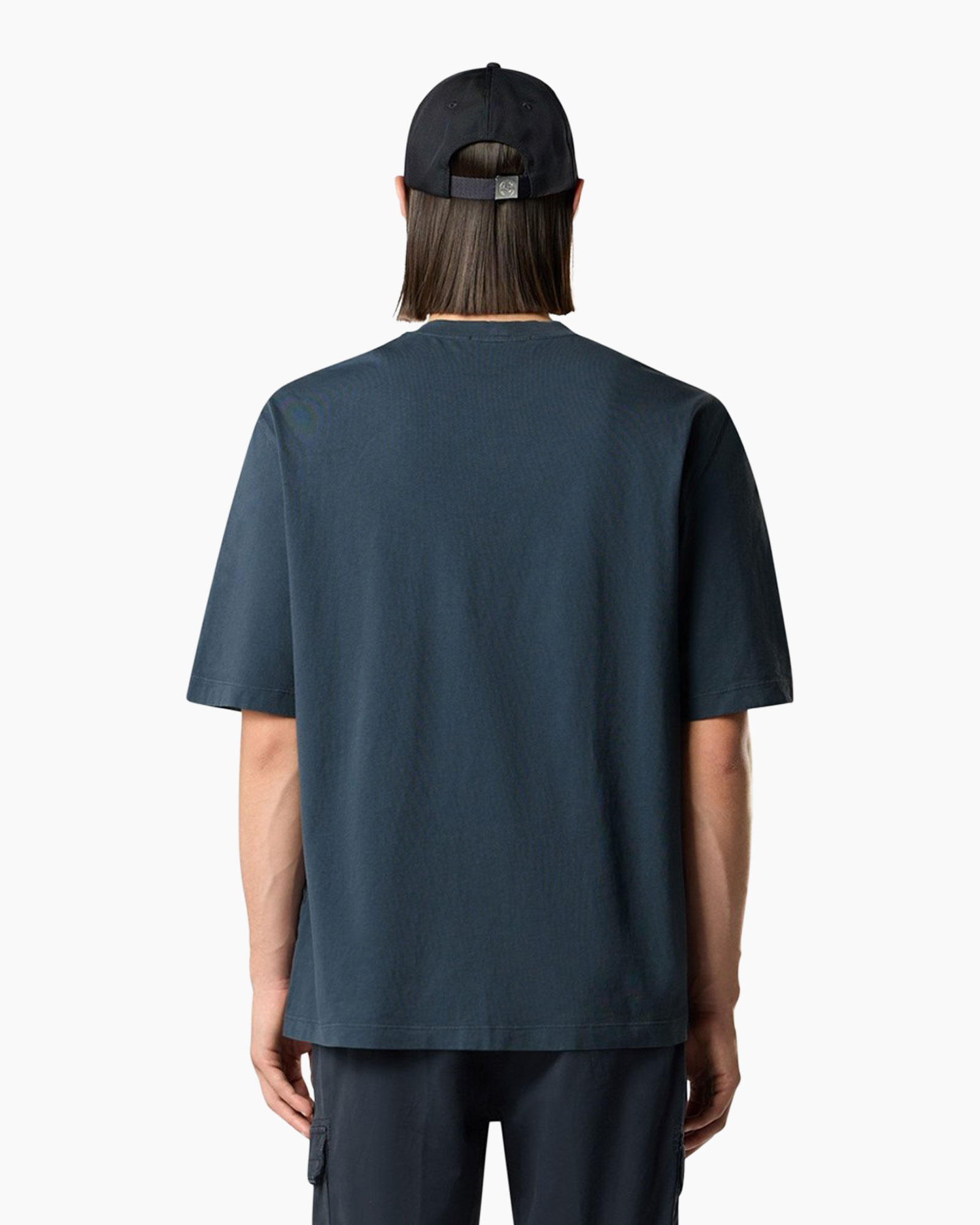 t-shirt, short-sleeve, crew neck, solid color, patch logo
