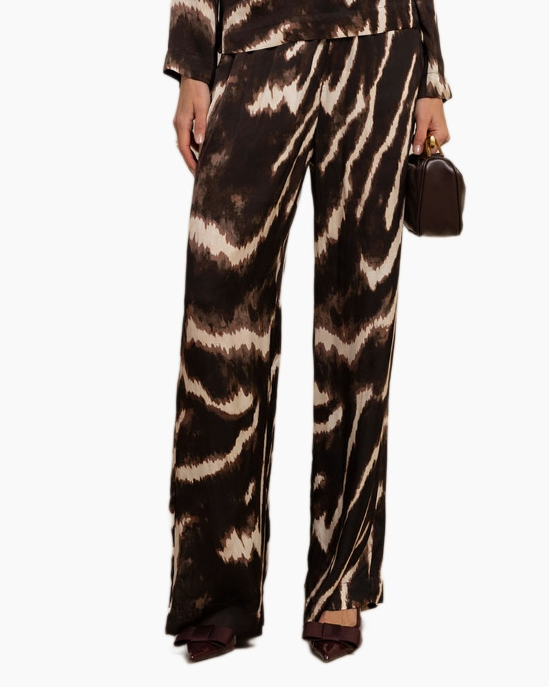 Pants, Person, Formal Wear, Suit, Handbag