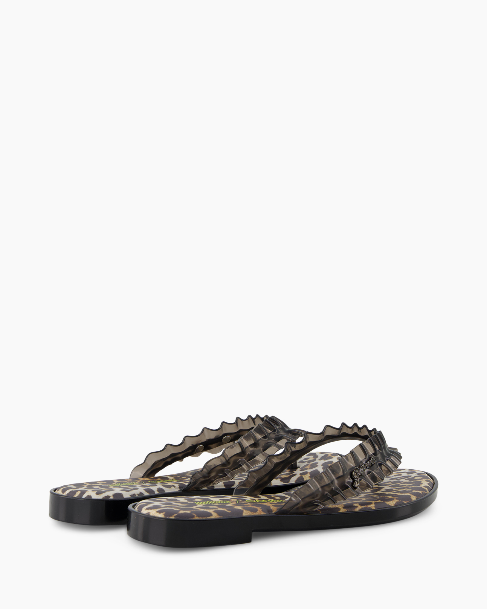 flip-flops, sandals, leopard print, slim strap, rubber sole