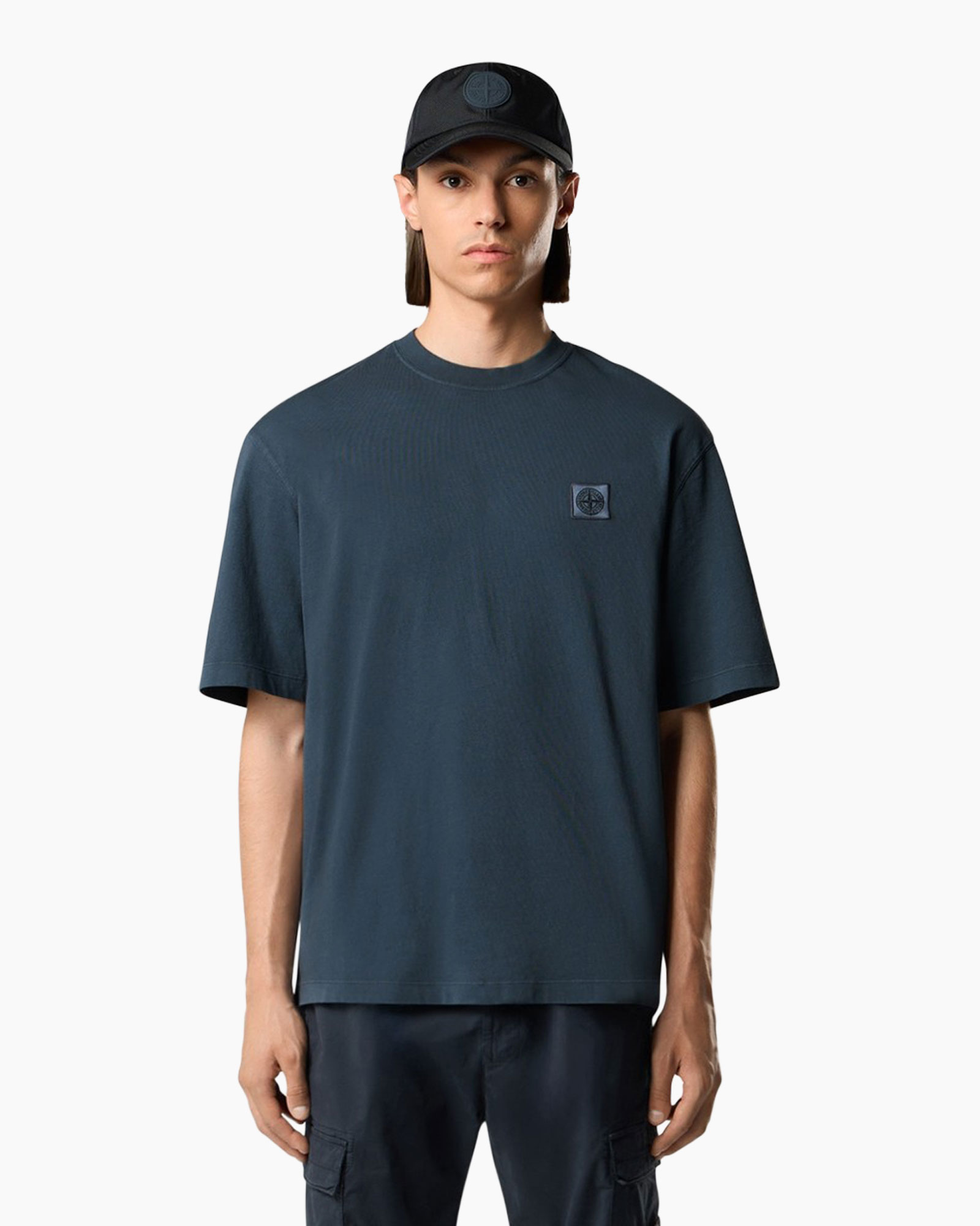 t-shirt, short-sleeve, crew neck, solid color, patch logo