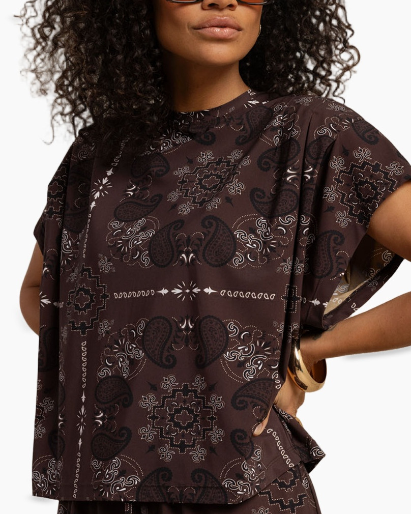 t-shirt, bandana pattern, short sleeve, brown, loungewear