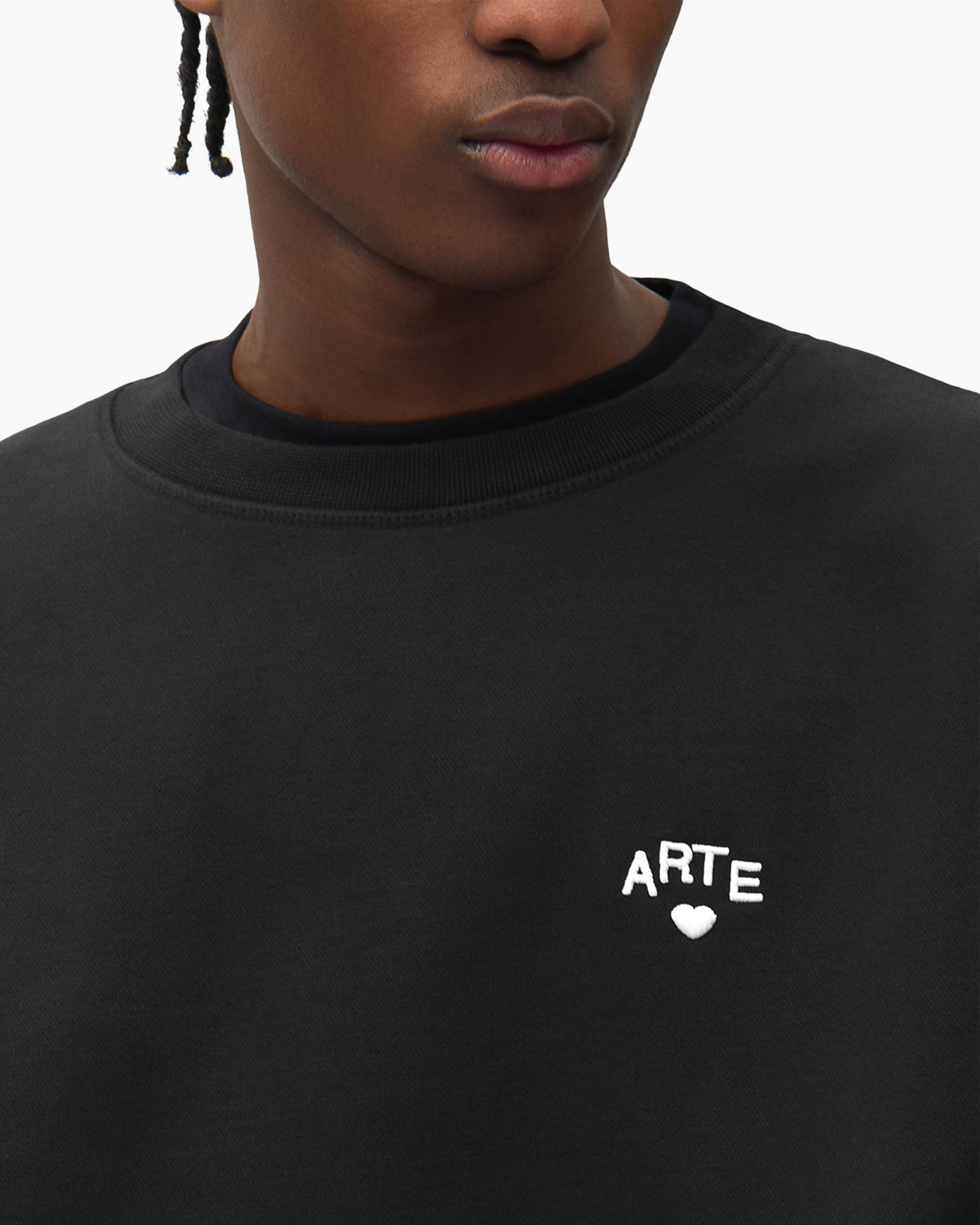 sweatshirt, black, crew neck, logo, art heart