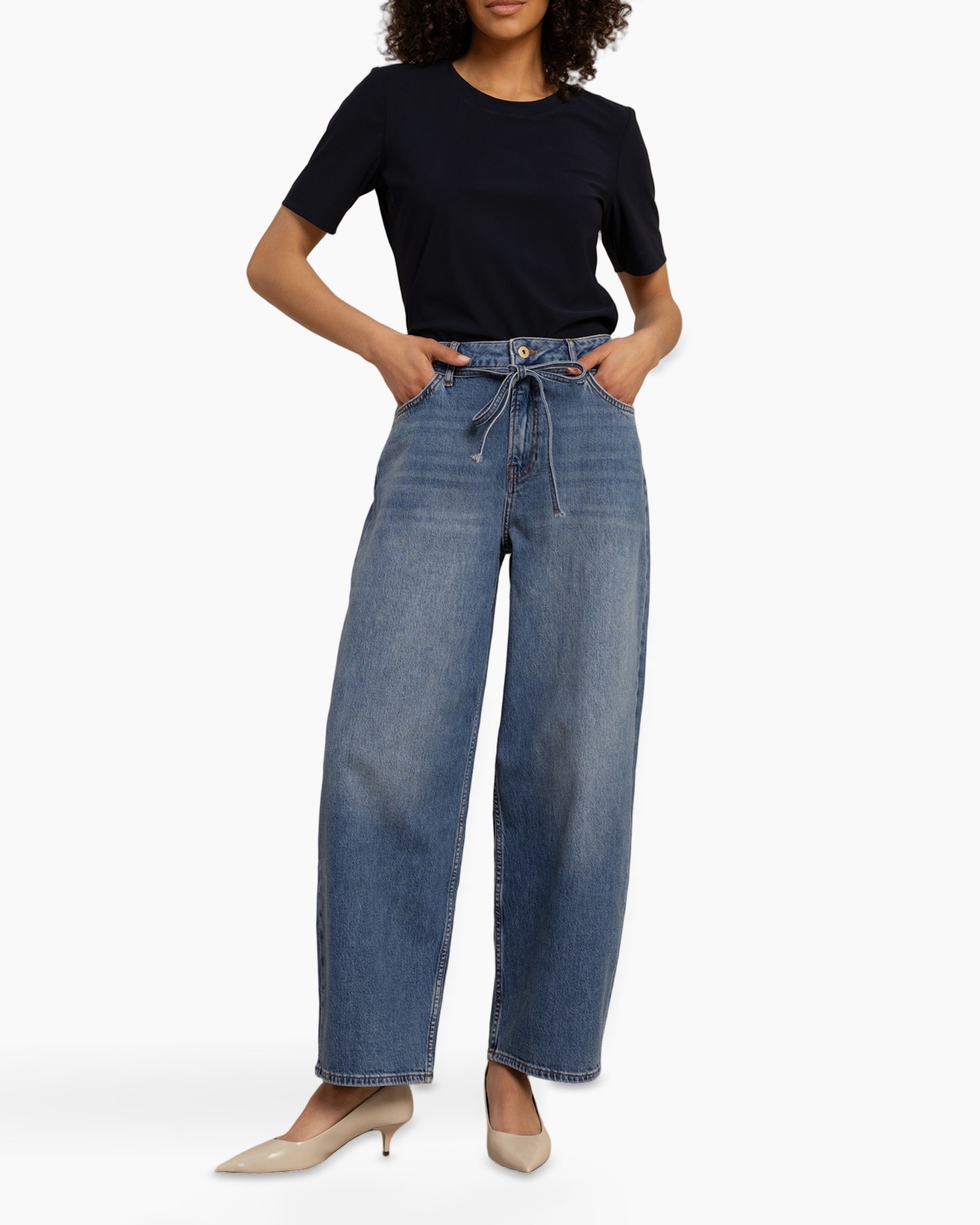 jeans, wide-leg, mid-blue, high-waisted, t-shirt