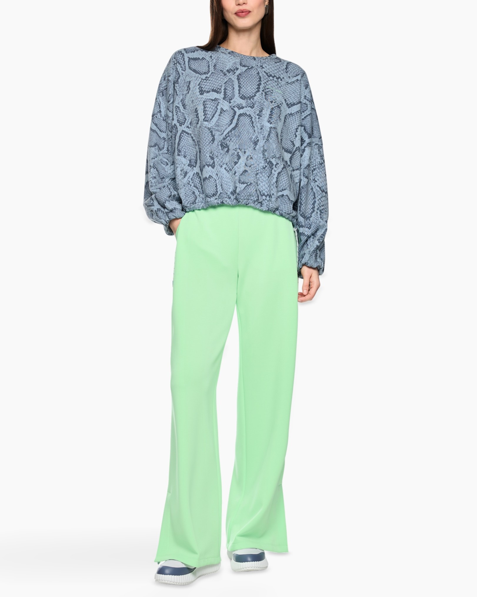 snake print, snake skin, loose blouse, puff sleeves, green wide-leg pants